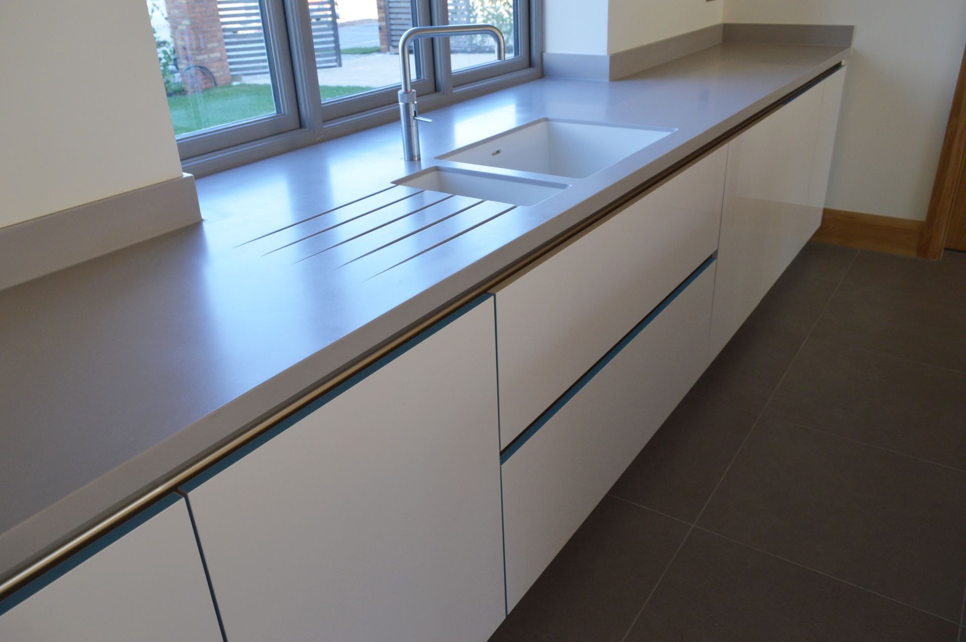 1 x Stunning KELLER Handleless FITTED KITCHEN With Corian Clay Worktops, Centre Island With - Image 31 of 104