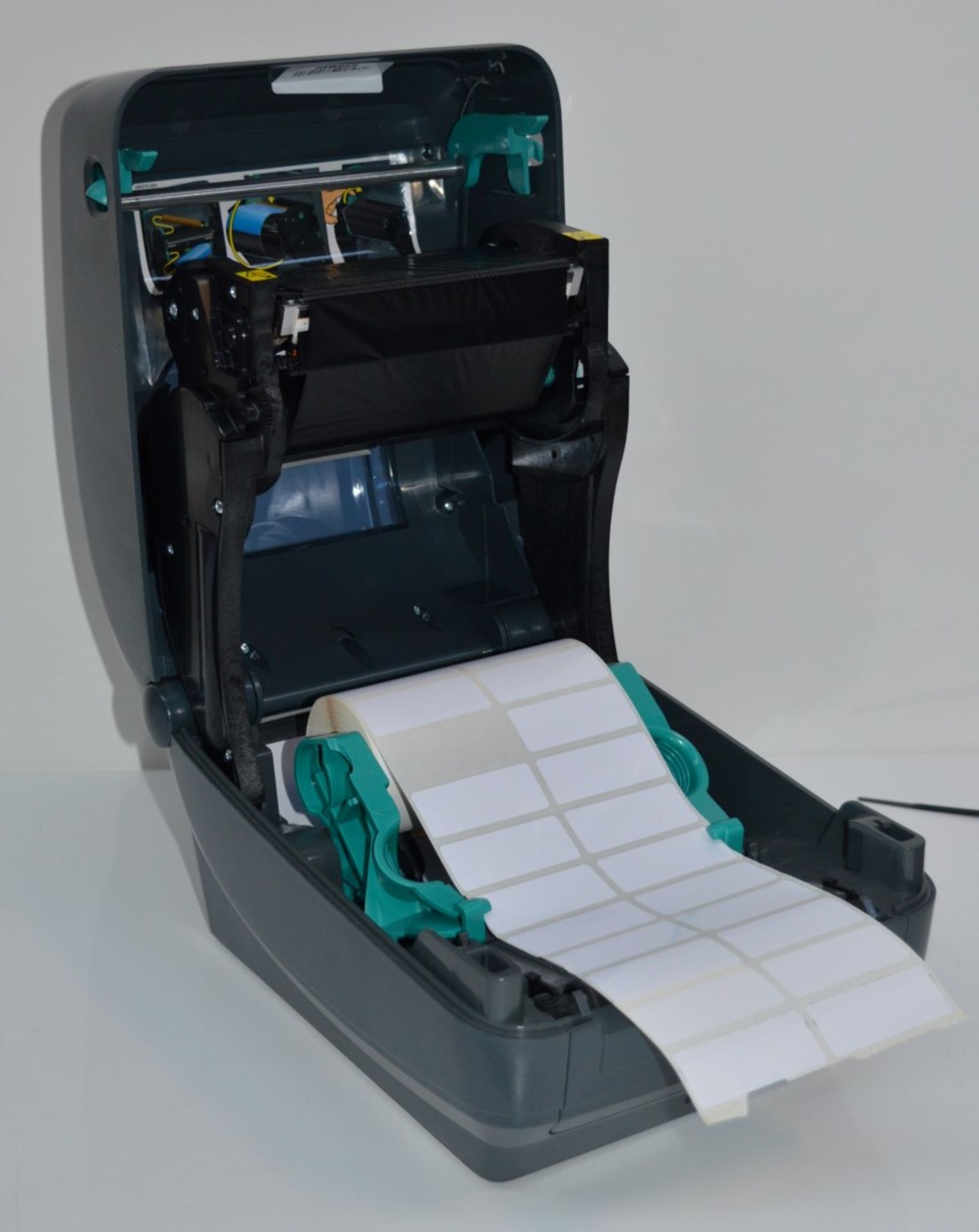 1 x Zebra GK420t Thermal Transfer Label Printer - USB & Serial Connectivity - Includes Cables - - Image 9 of 10