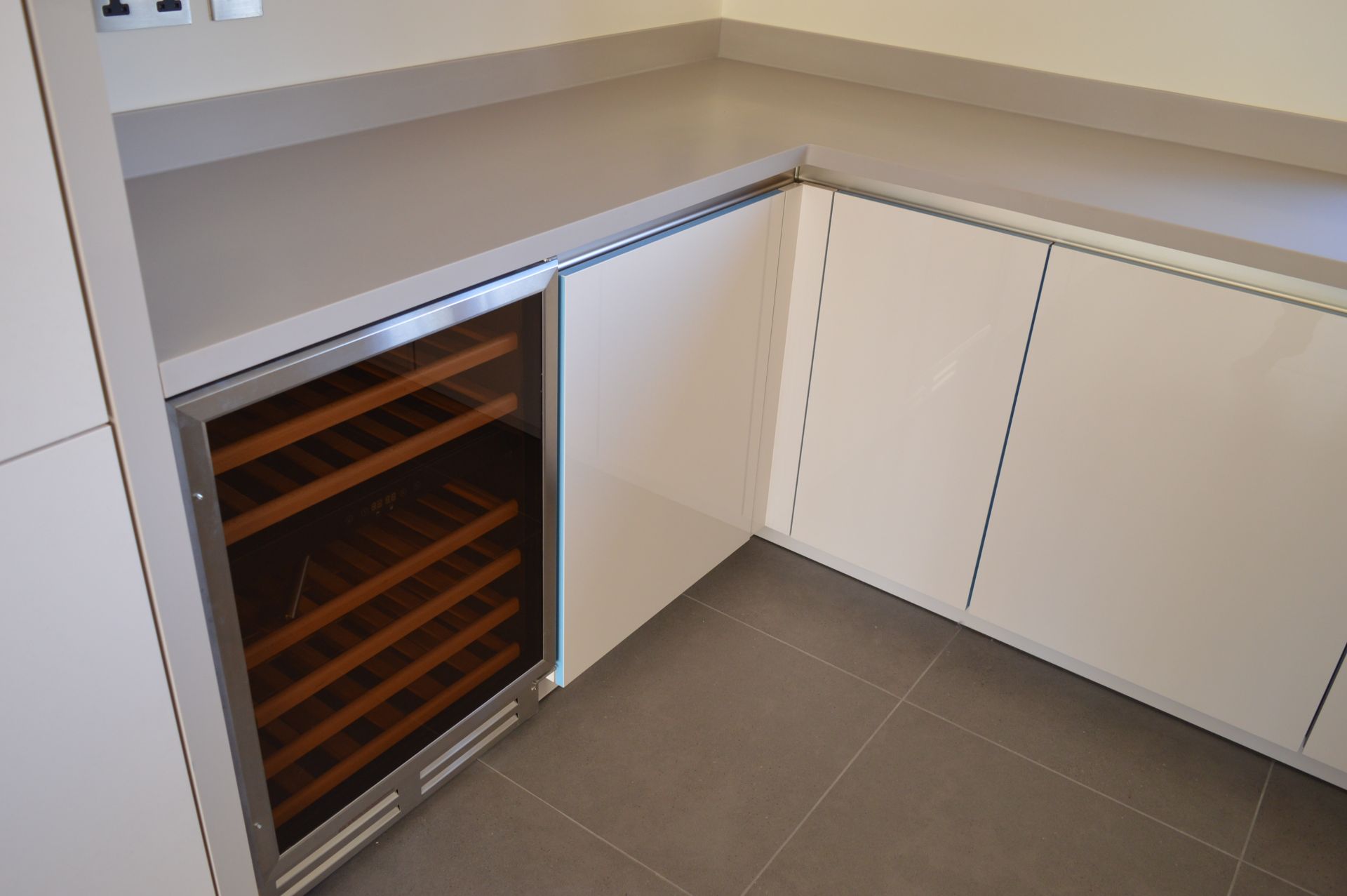 1 x Stunning KELLER Handleless FITTED KITCHEN With Corian Clay Worktops, Centre Island With - Image 56 of 104