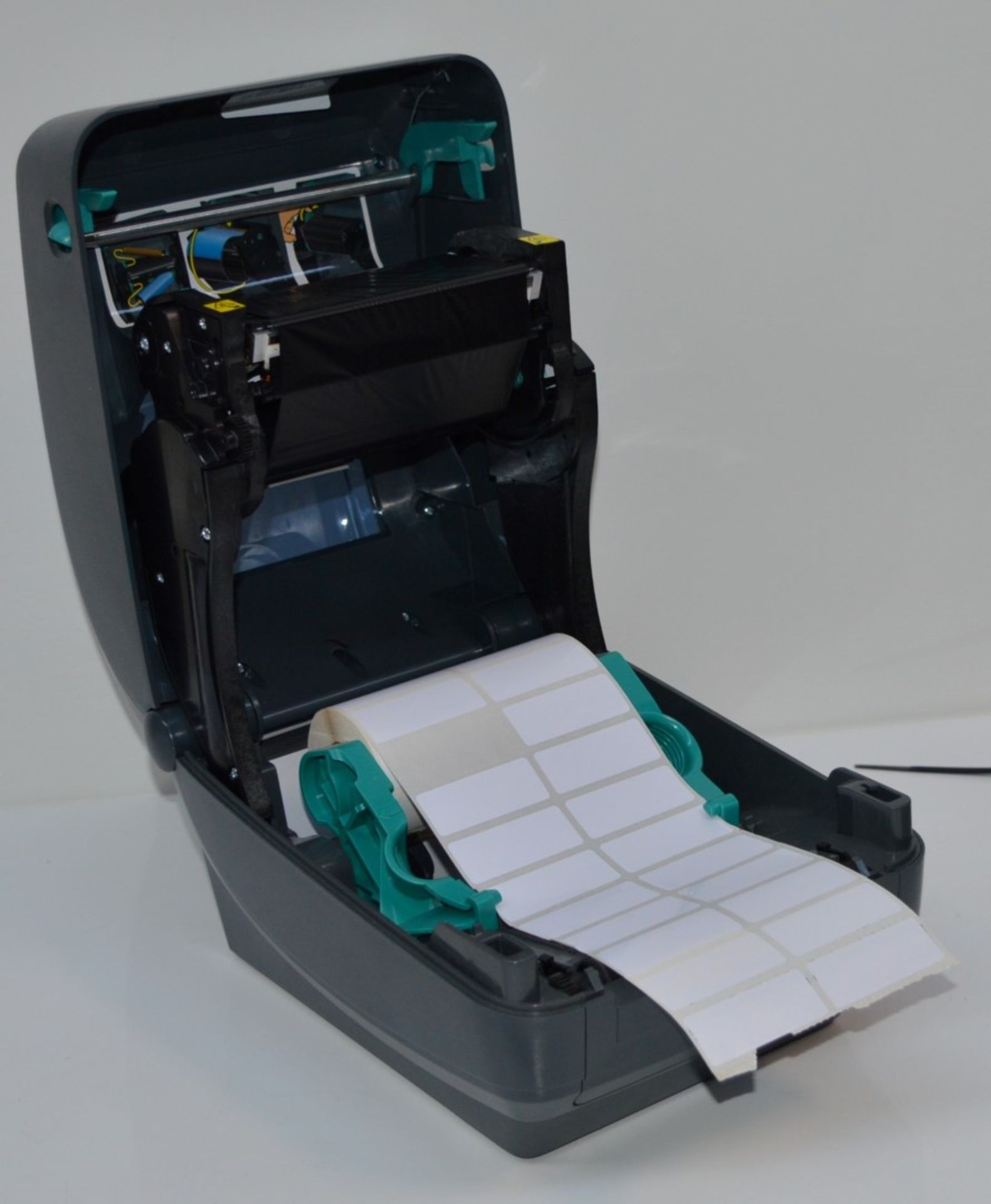 1 x Zebra GK420t Thermal Transfer Label Printer - USB & Serial Connectivity - Includes Cables - - Image 10 of 10