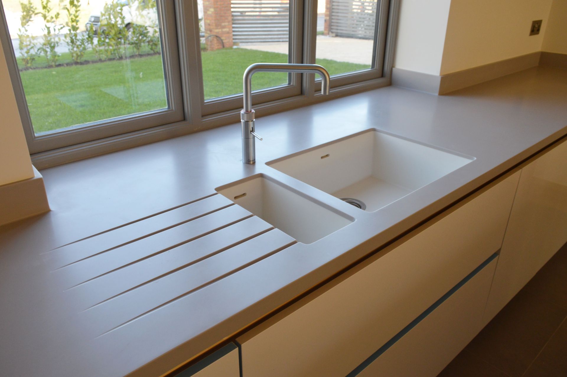 1 x Stunning KELLER Handleless FITTED KITCHEN With Corian Clay Worktops, Centre Island With - Image 100 of 104