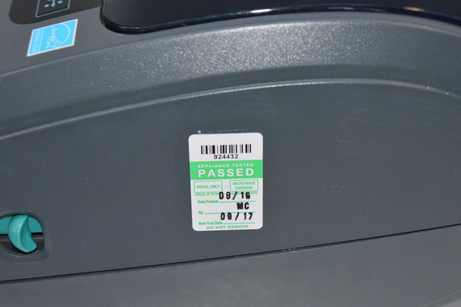 1 x Zebra GK420t Thermal Transfer Label Printer - USB & Serial Connectivity - Includes Cables - - Image 8 of 10