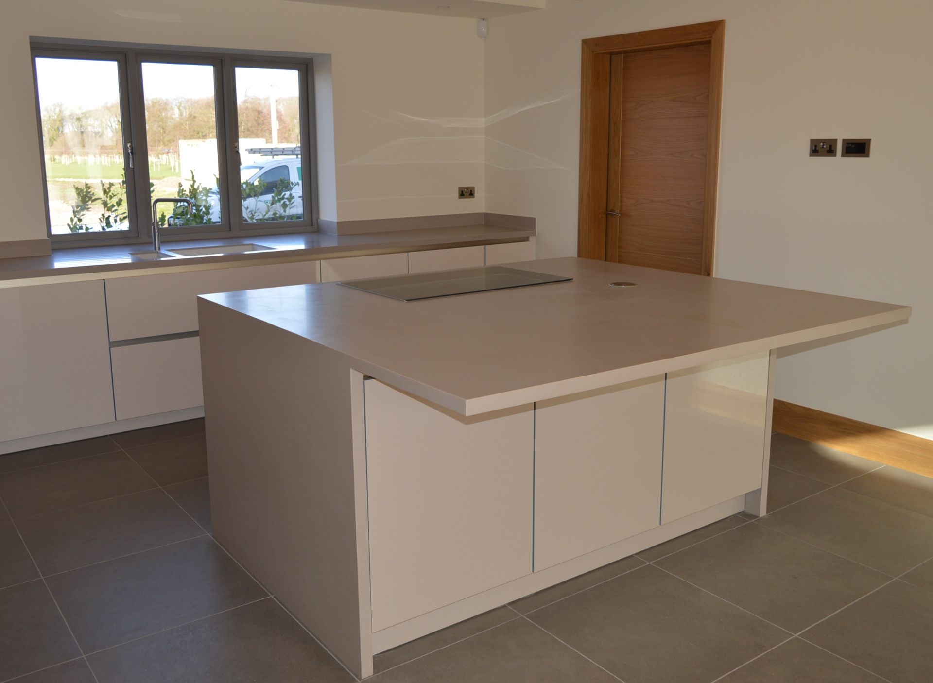 1 x Stunning KELLER Handleless FITTED KITCHEN With Corian Clay Worktops, Centre Island With - Image 27 of 104