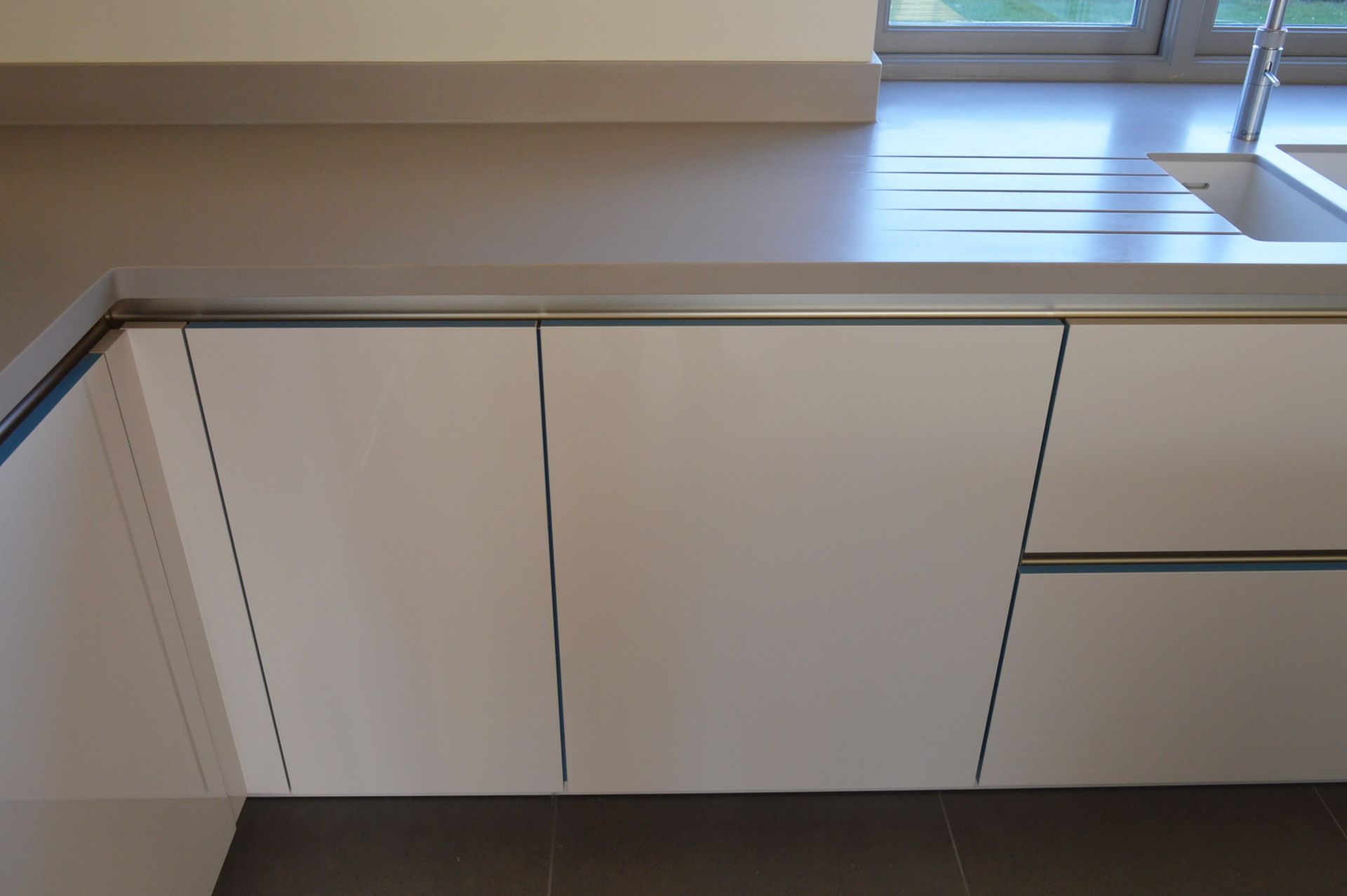 1 x Stunning KELLER Handleless FITTED KITCHEN With Corian Clay Worktops, Centre Island With - Image 57 of 104