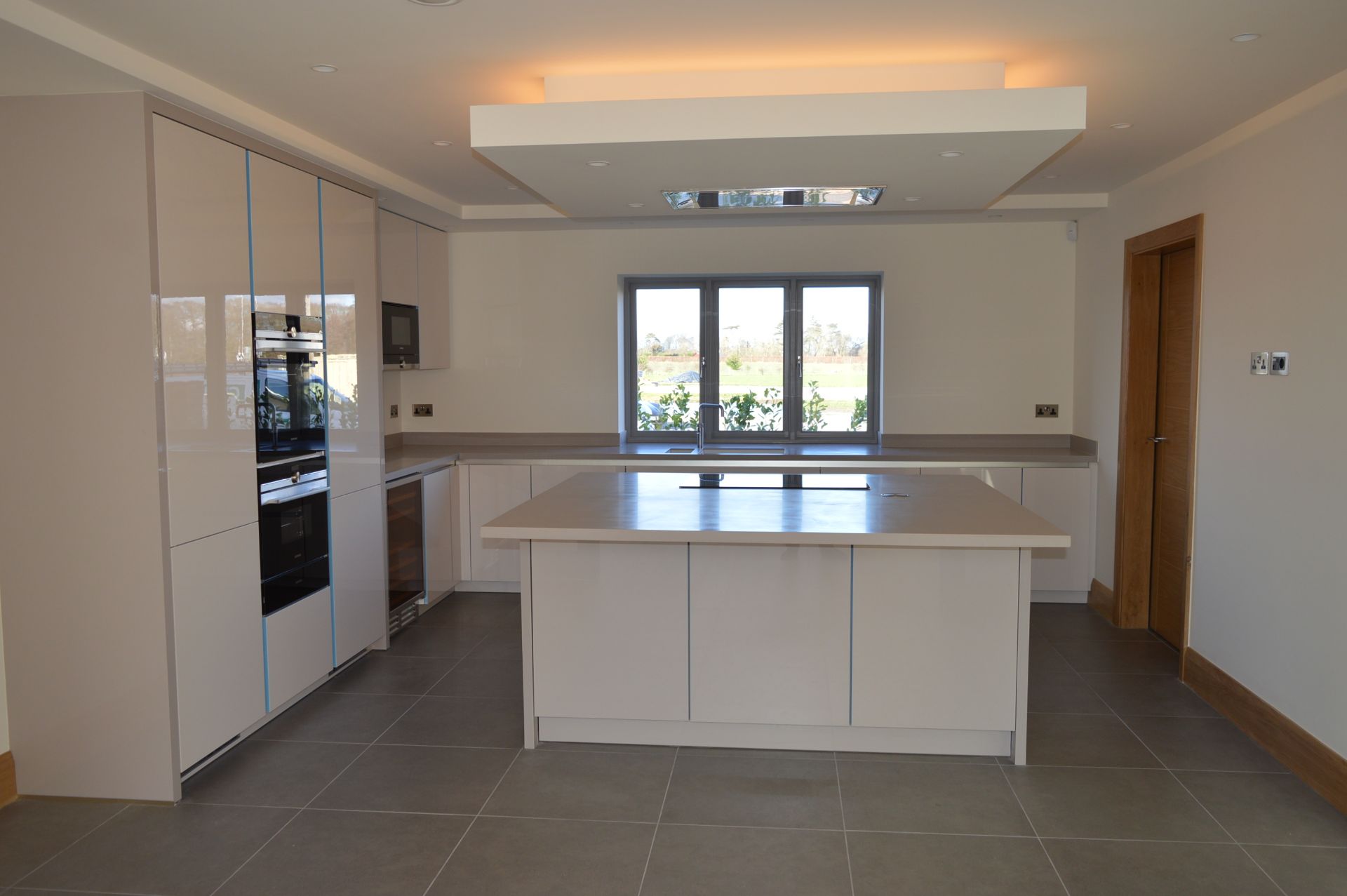 1 x Stunning KELLER Handleless FITTED KITCHEN With Corian Clay Worktops, Centre Island With - Image 3 of 104