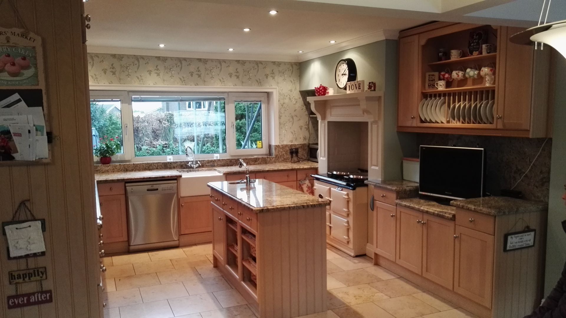 1 x Attractive Bespoke Fitted Kitchen with Granite Worktops and Integrated Appliances - CL - Image 17 of 26