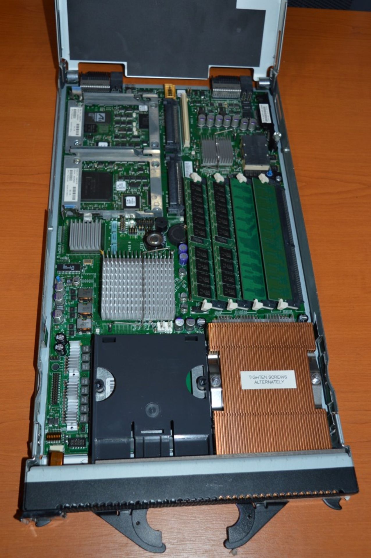 1 x IBM HS20 Blade Server - Model 35G - Includes 1 x Xeon Processors and 3gb Ram - CL400 - Ref JP203 - Image 2 of 4