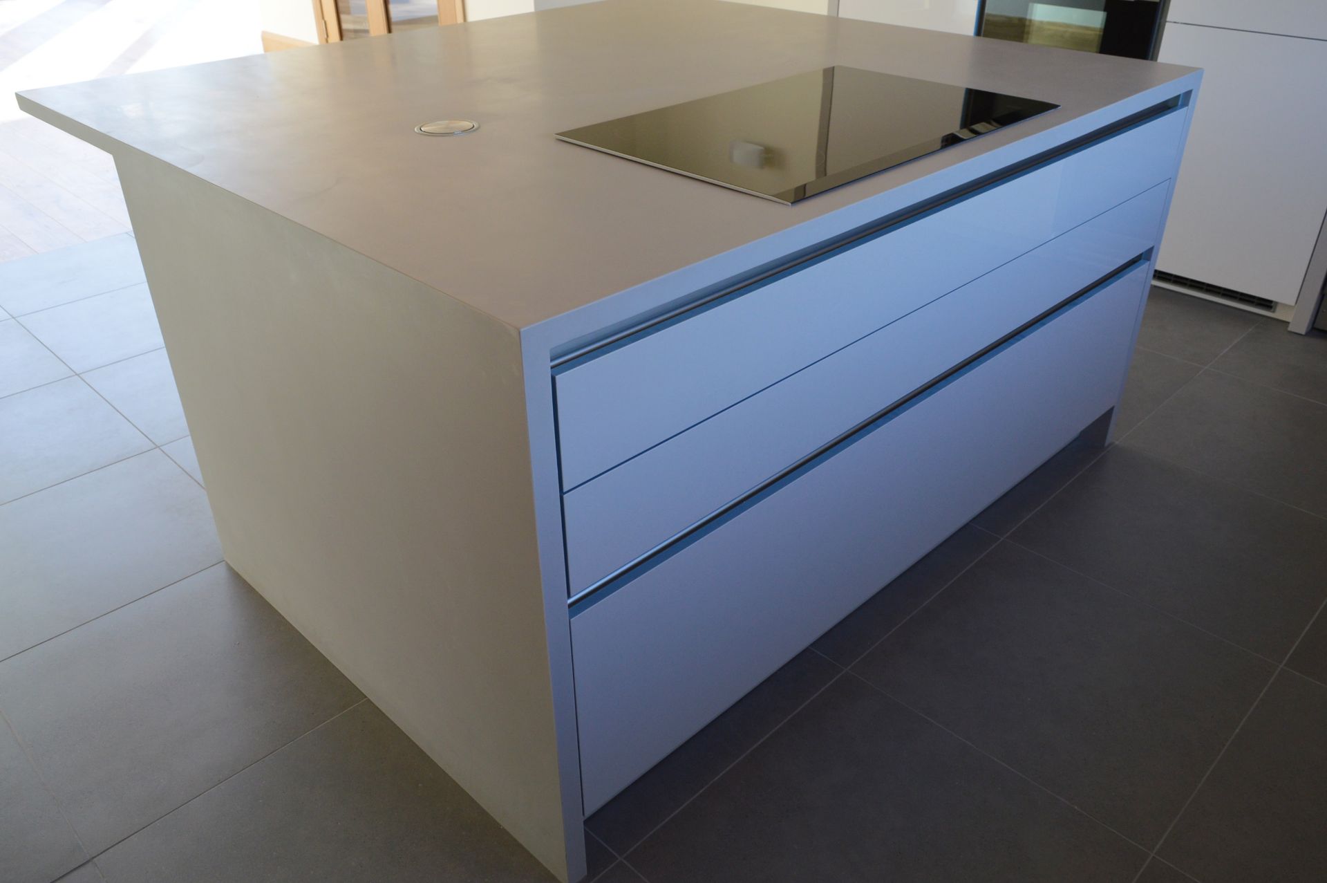 1 x Stunning KELLER Handleless FITTED KITCHEN With Corian Clay Worktops, Centre Island With - Image 94 of 104