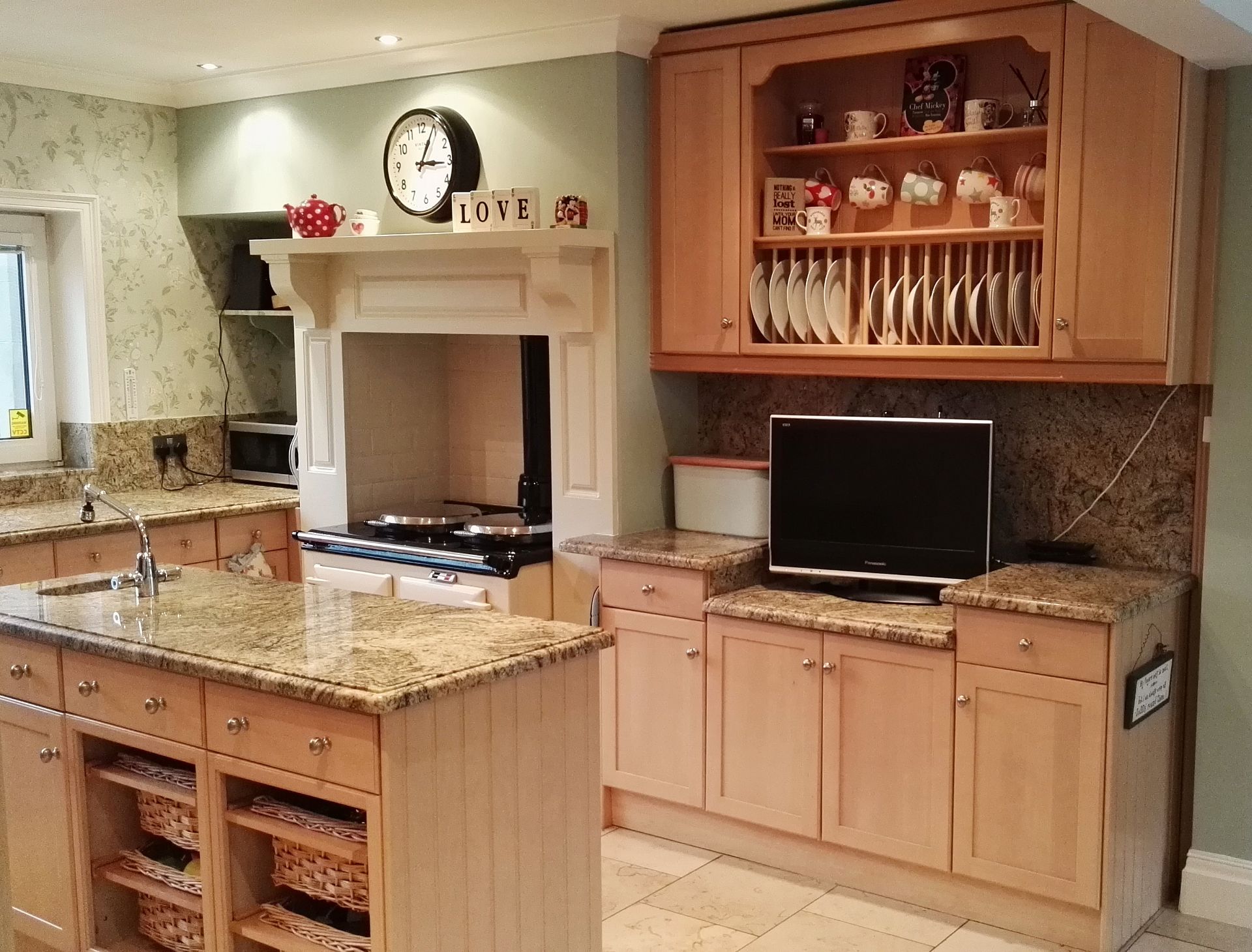 1 x Attractive Bespoke Fitted Kitchen with Granite Worktops and Integrated Appliances - CL - Image 2 of 26