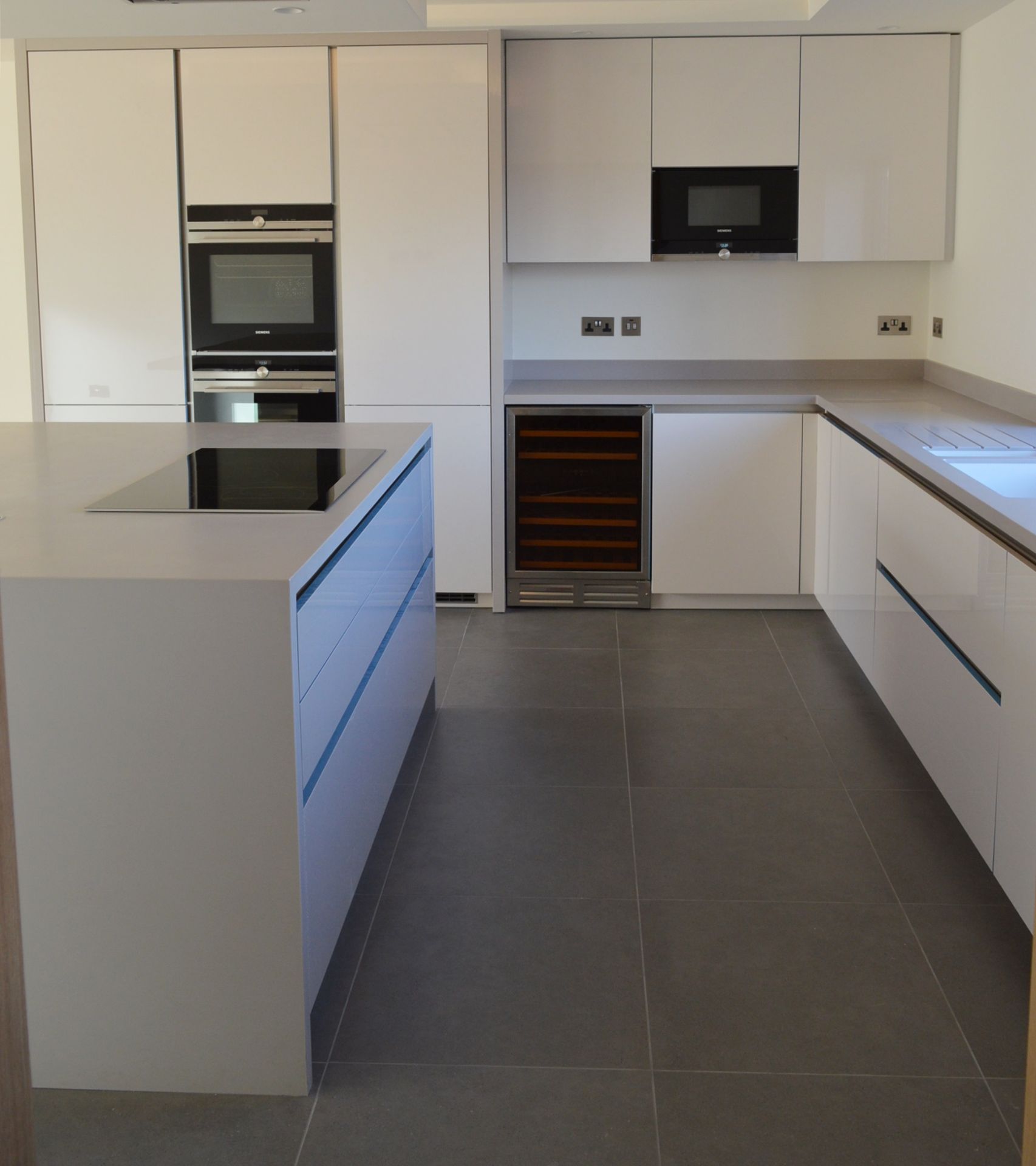 1 x Stunning KELLER Handleless FITTED KITCHEN With Corian Clay Worktops, Centre Island With - Image 5 of 104