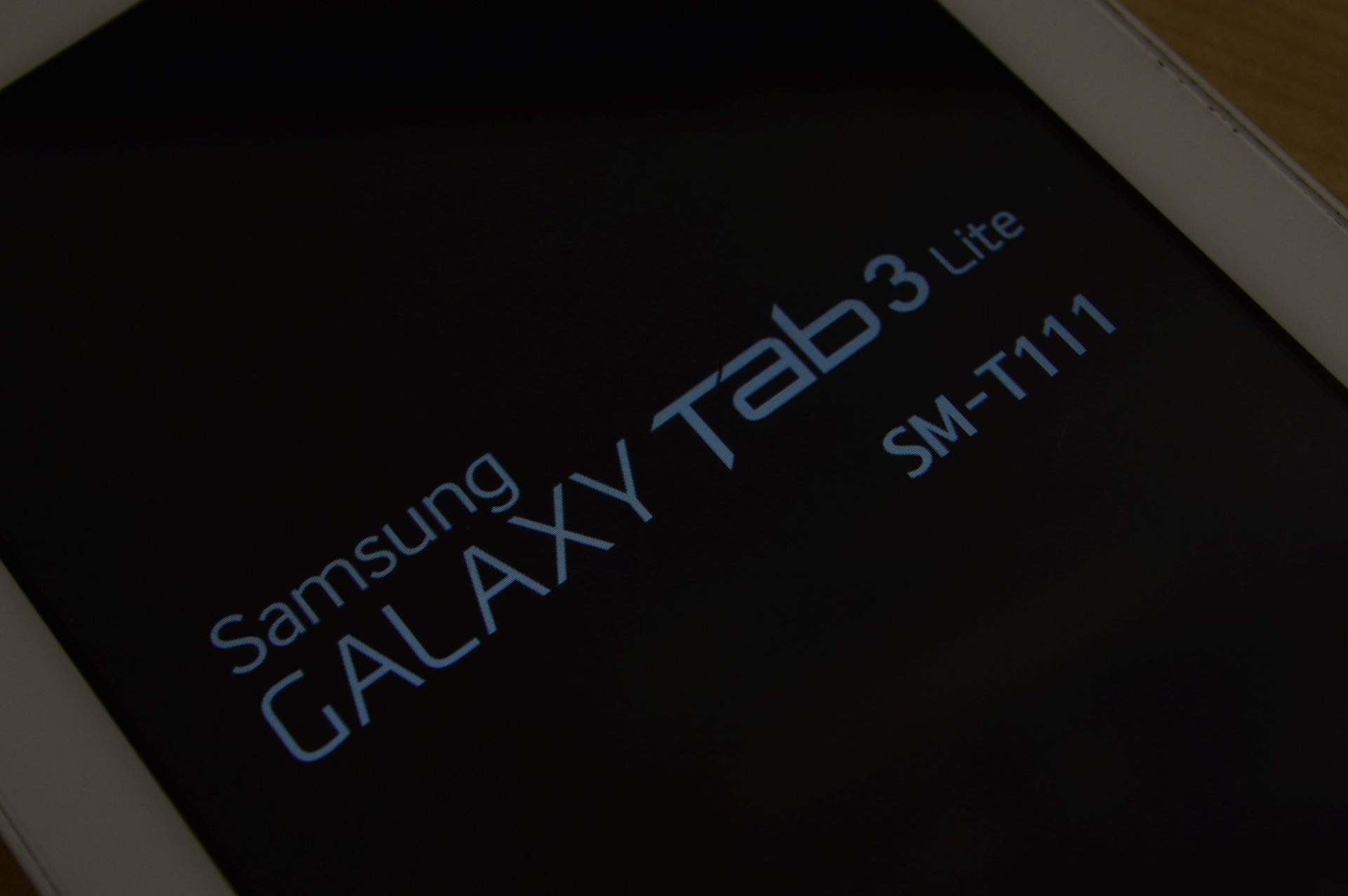 1 x Samsung Galaxy Tab3 Lite 7 Inch Tablet Computer With 8gb Storage - Model SM-T111 - Very Good - Image 4 of 6