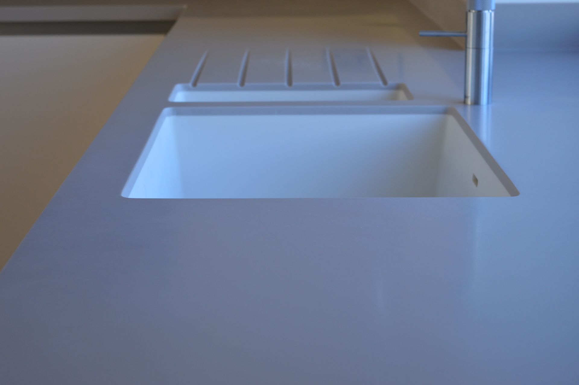 1 x Stunning KELLER Handleless FITTED KITCHEN With Corian Clay Worktops, Centre Island With - Image 62 of 104