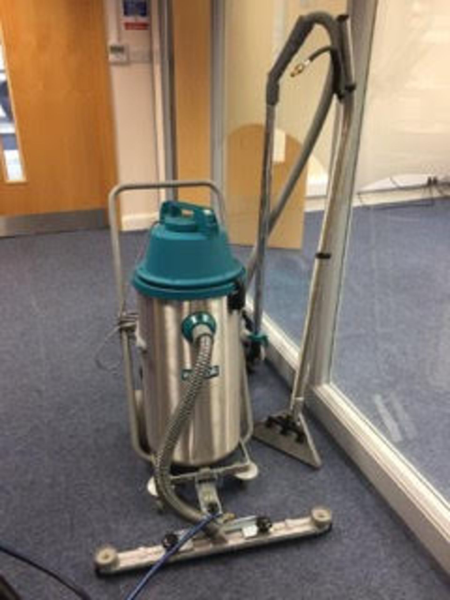 1 x WETROK Duovac 34 KPA Commercial Wet Vacuum Cleaning Machine - CL212 - Location: Tewkesbury - - Image 2 of 3