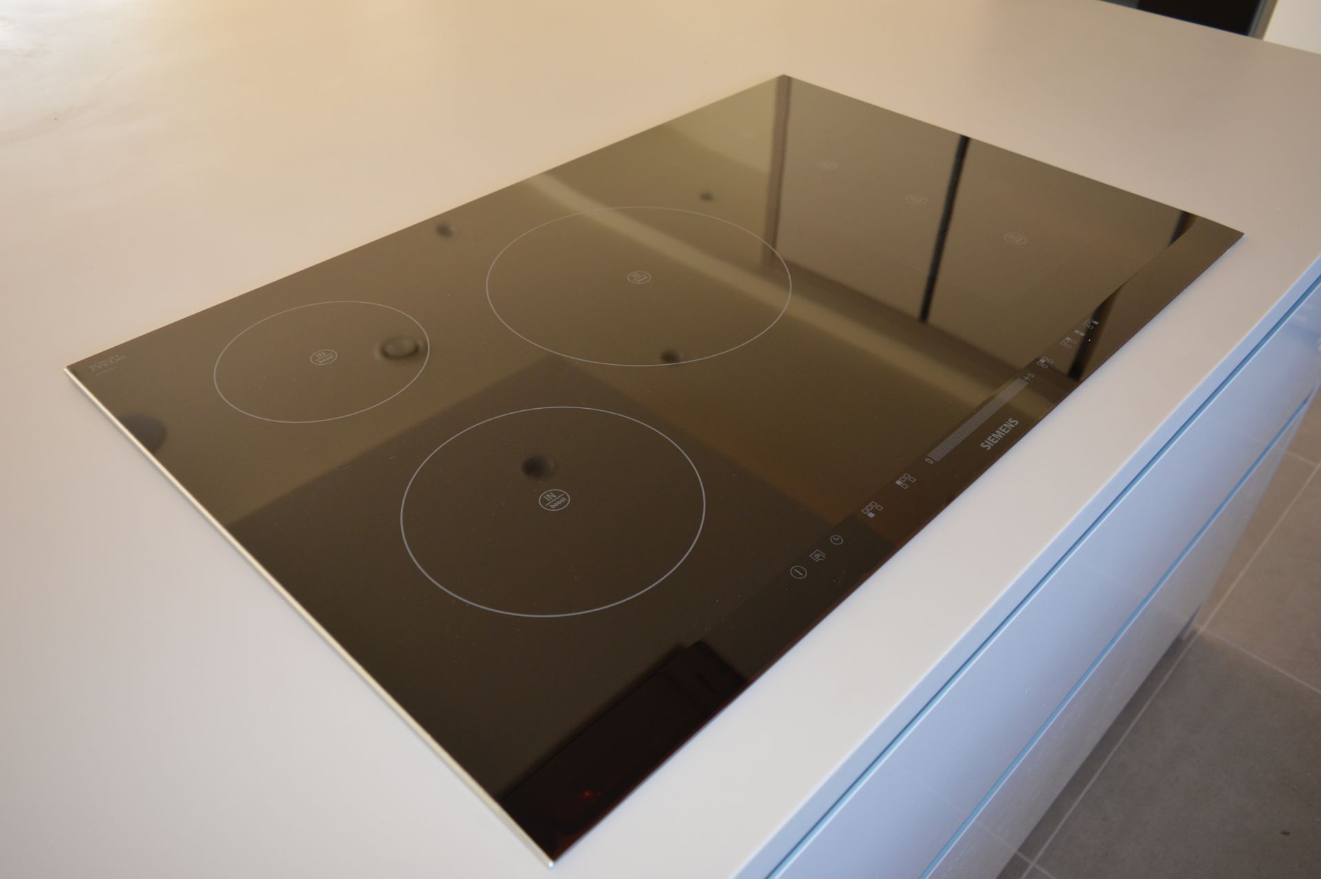 1 x Stunning KELLER Handleless FITTED KITCHEN With Corian Clay Worktops, Centre Island With - Image 17 of 104