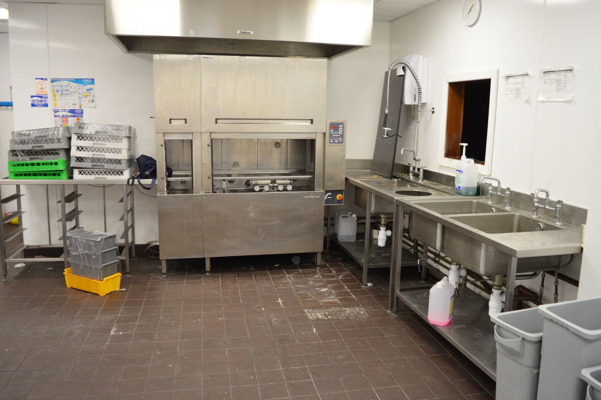 1 x Comenda AC2E Series Rack Conveyor Dish and Pot Washing Station - All Stainless Steel - Full