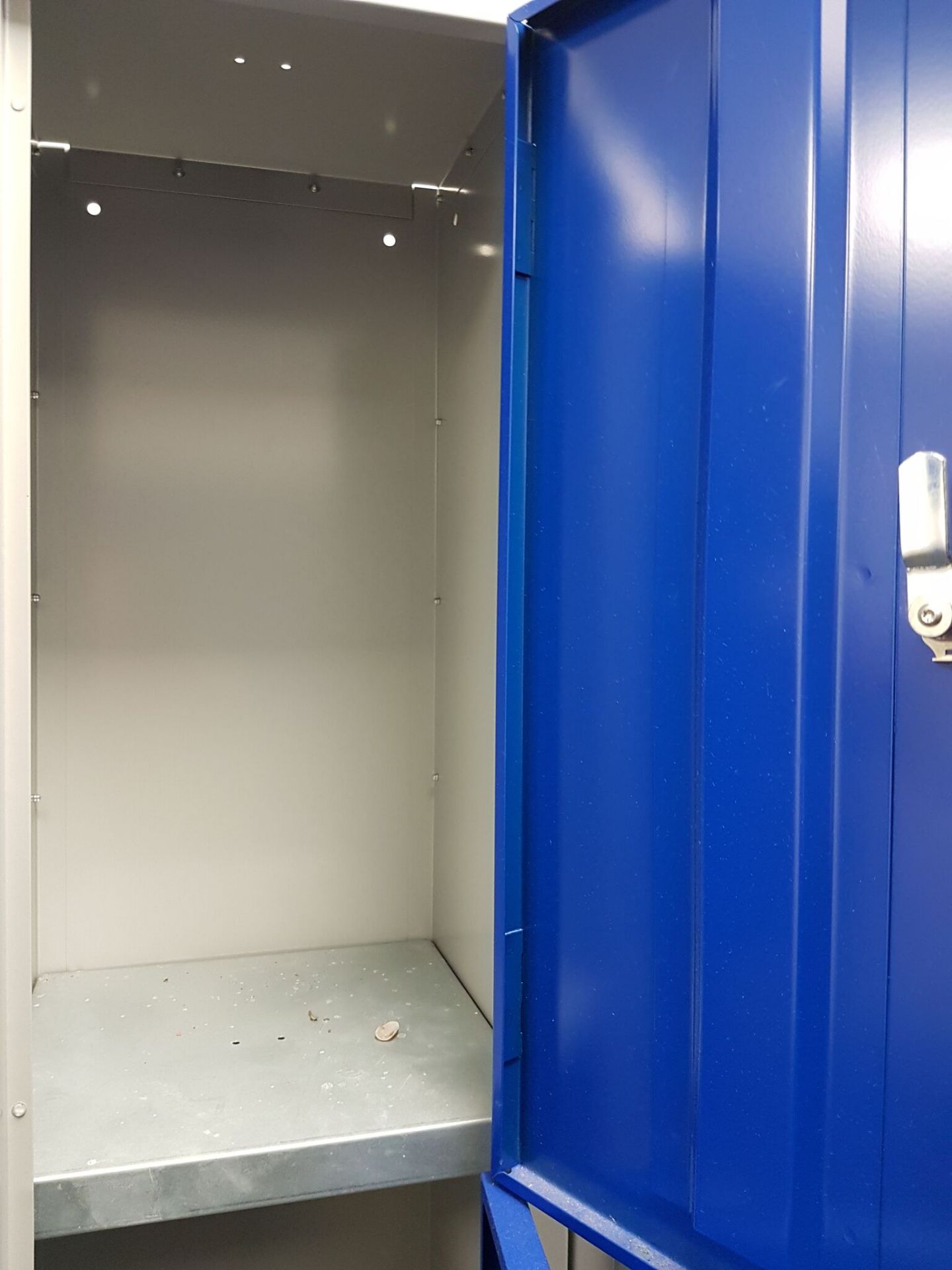 4 x Elite 3 Door Staff Clothes Lockers - Features Padlock Fittings, Welded and Riveted Steel - Image 6 of 6