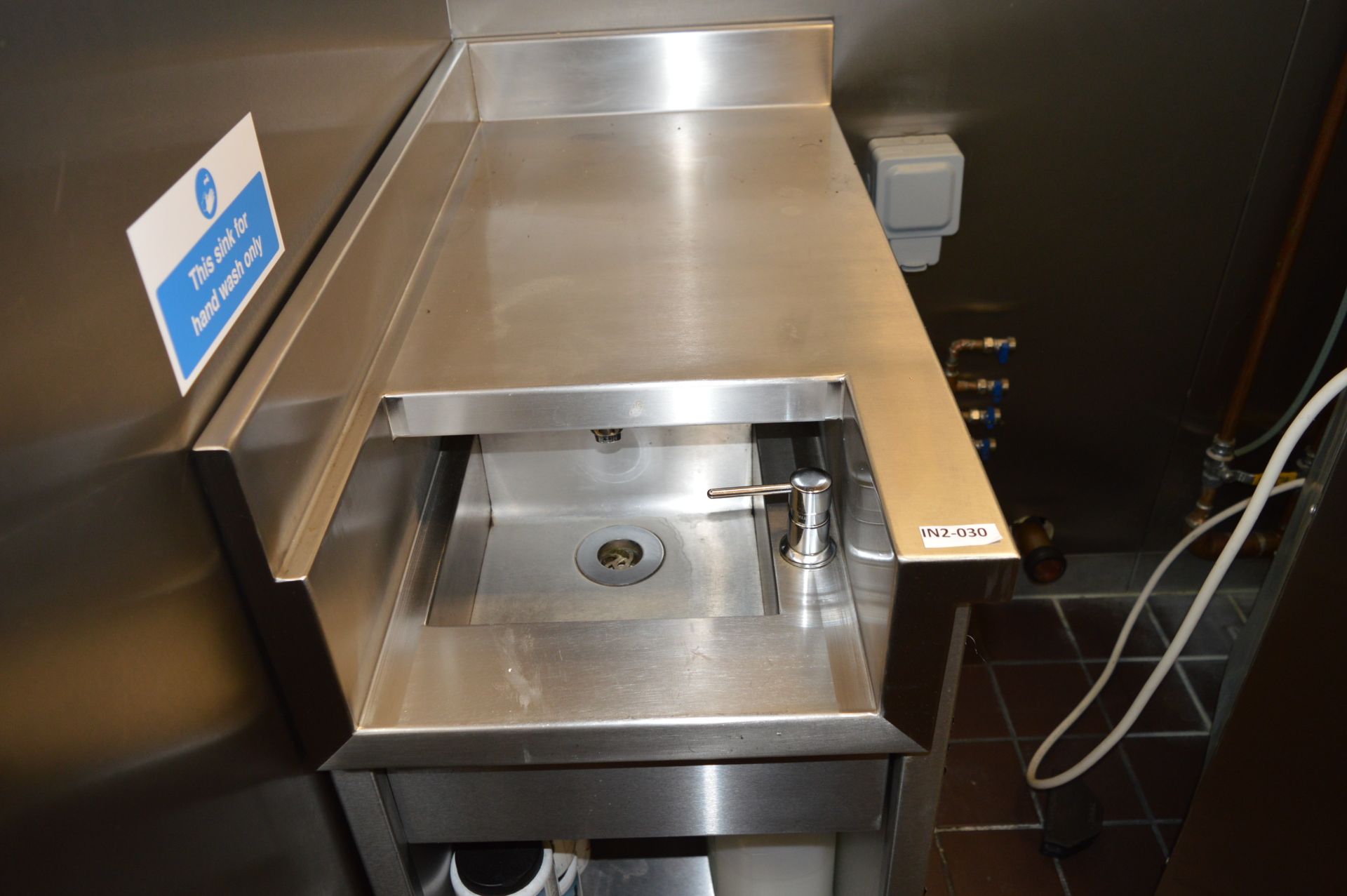 1 x Stainless Steel Hand Wash Prep Corner Unit - H91 x W48 x D90cms - CL350 - Ref 030 - Includes - Image 3 of 6