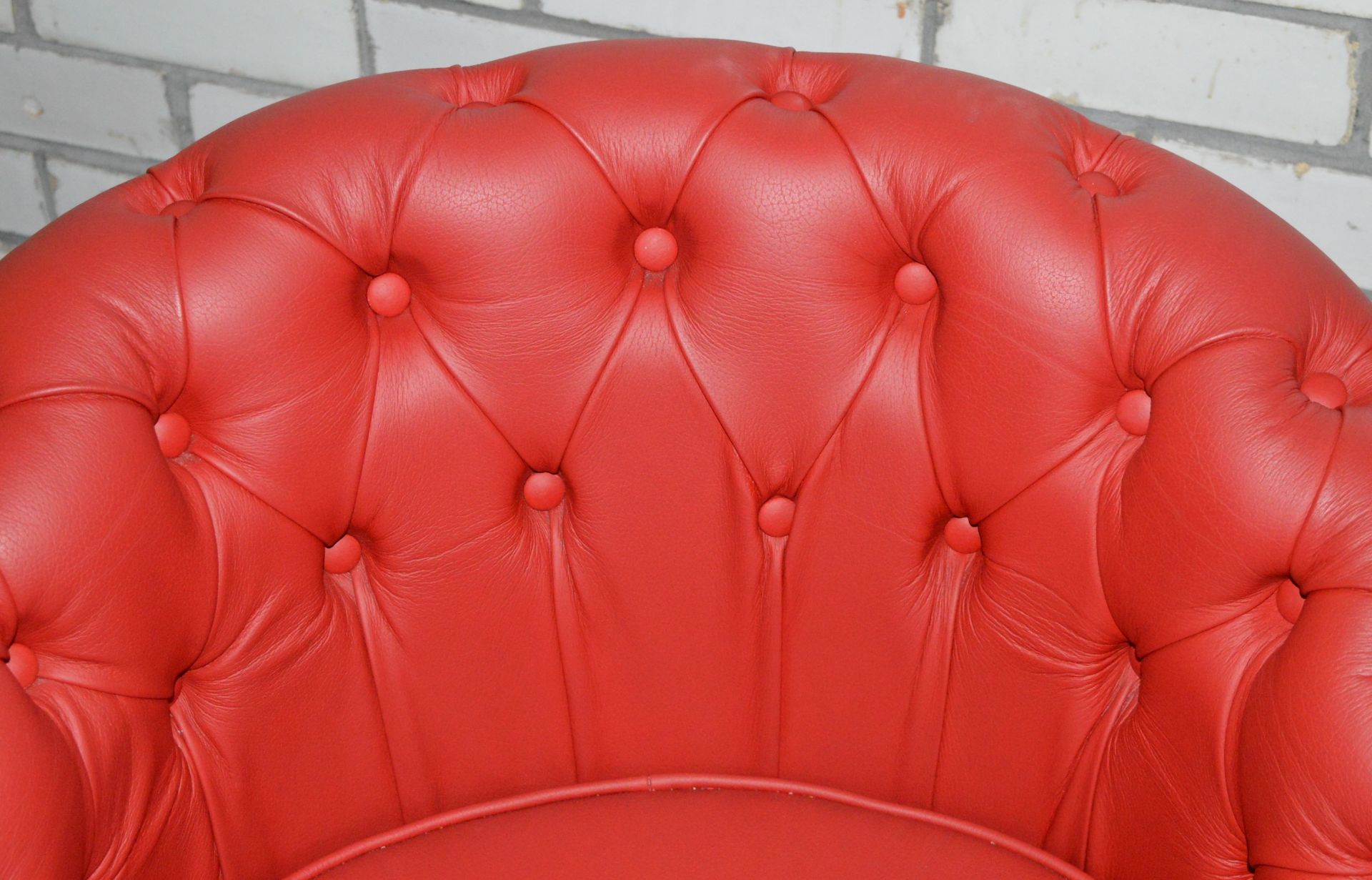 4 x Chesterfield Style Buttoned Back Red Leather Tub Chairs With Hardwood Legs Finished in an - Image 6 of 8