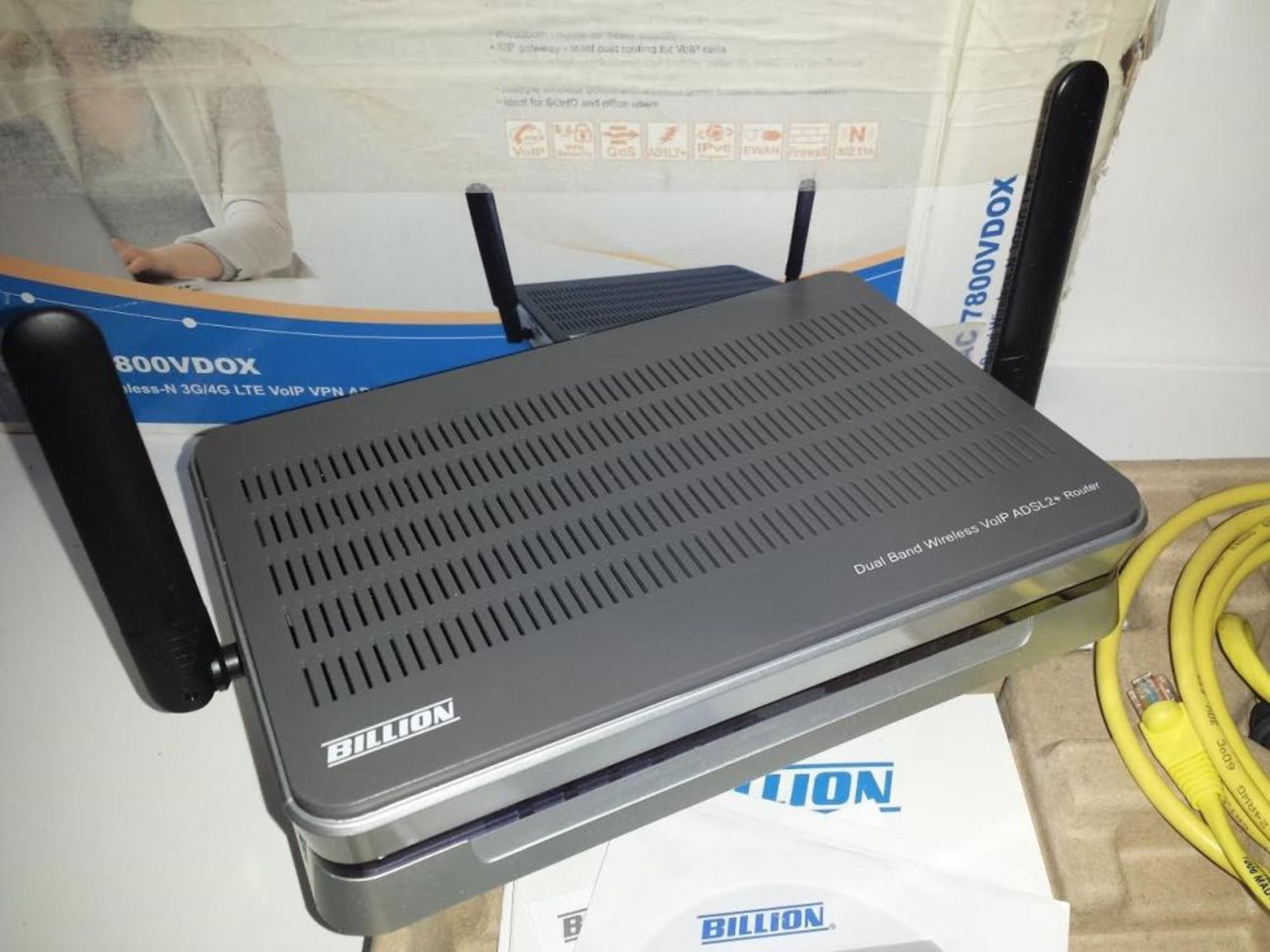 1 x Billon BiPAC 7800DXL Dual Band Wireless VoIP ADSL2+ Fast 600 Mbps Router - Boxed With Accessorie