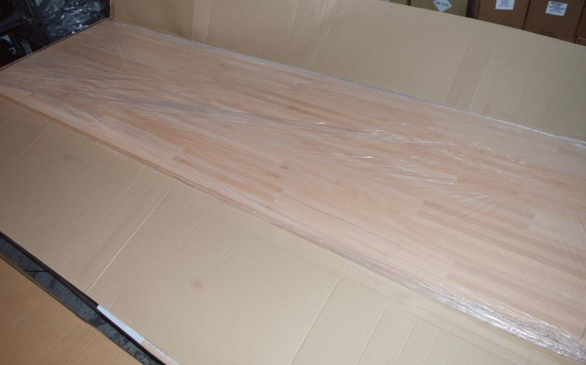 1 x Solid Wood Kitchen Worktop - PRIME BEECH - First Grade Finger Jointed Kitchen Worktop - Size: 40 - Image 3 of 5