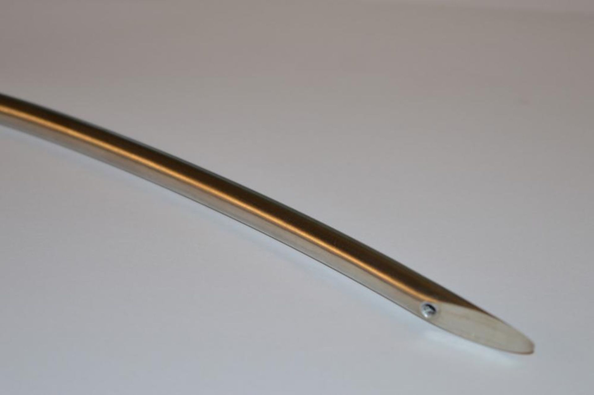 200 x Contemporary Kitchen Cabinet Door Handles - Stunning Brushed Nickel Finish With Bow Design - C - Image 2 of 6