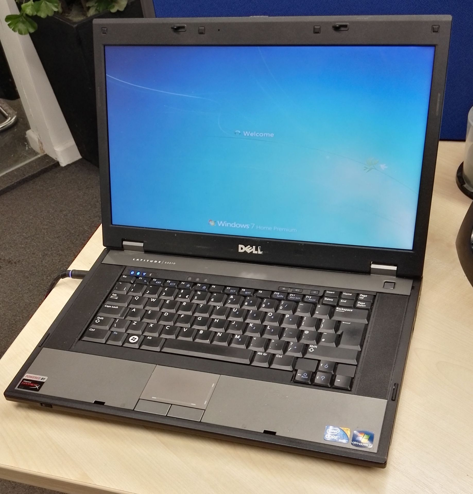 1 x Dell E5510 Latitude Laptop Computer - Features 6gb RAM, 320gb Hard Drive, Intel i5 2.4GHz