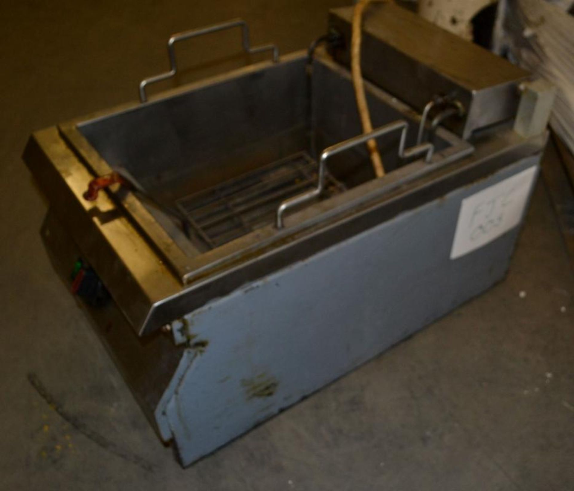 1 x Commercial Single Tank CounterTop Fryer - Recently Taken From A Working Commercial Environment - - Image 5 of 7