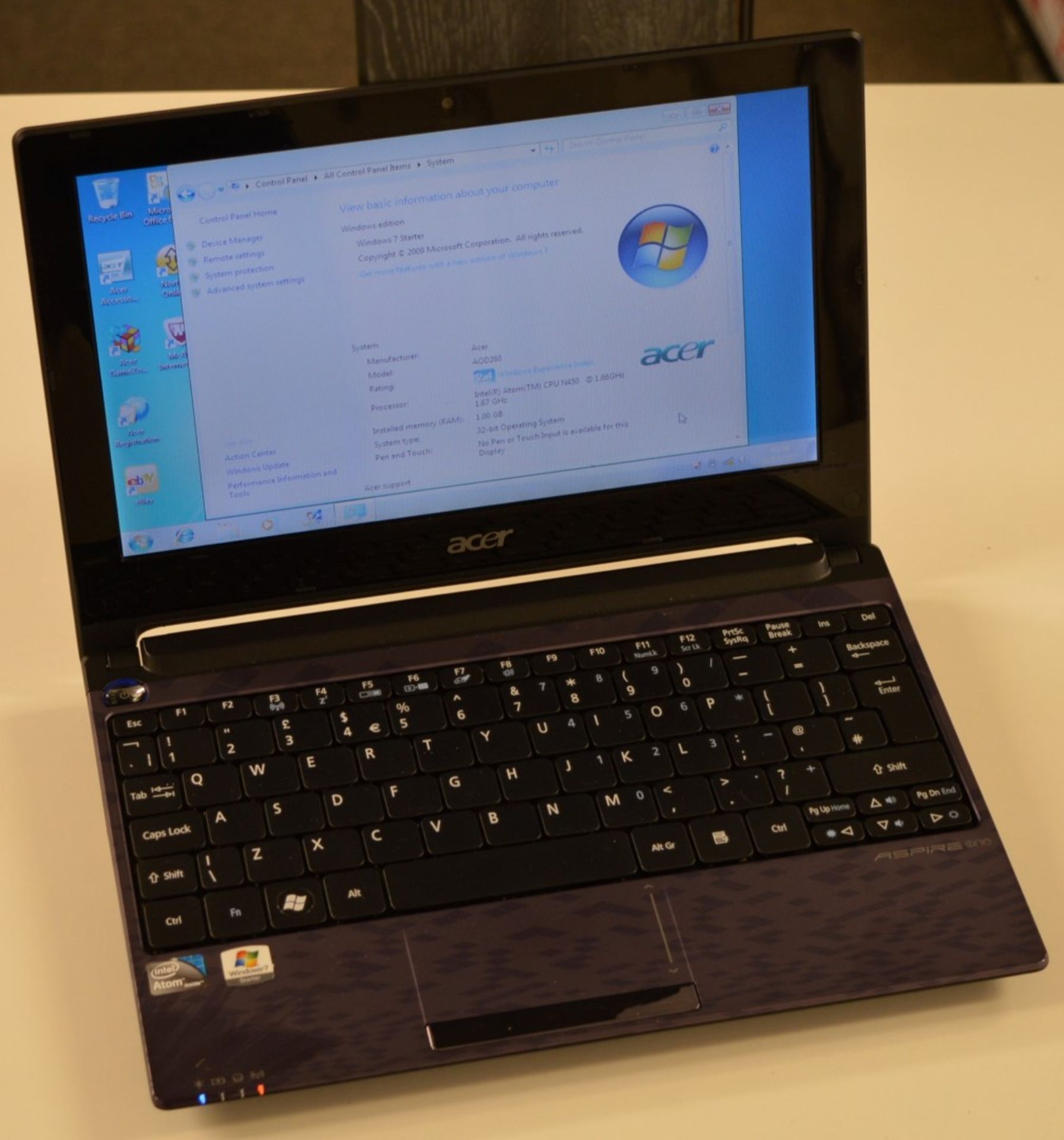 1 x Acer Aspire One Netbook Computer - Features 10 Inch Screen, 250gb Hard Drive, 1gb Ram, Intel 1.