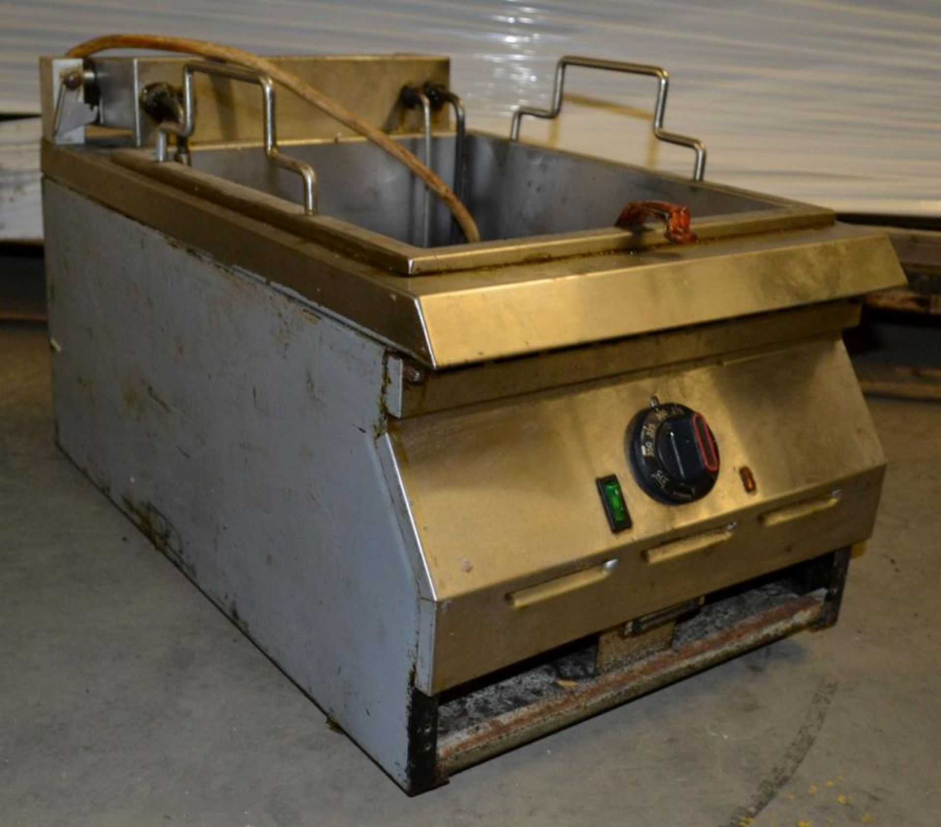 1 x Commercial Single Tank CounterTop Fryer - Recently Taken From A Working Commercial Environment - - Image 7 of 7