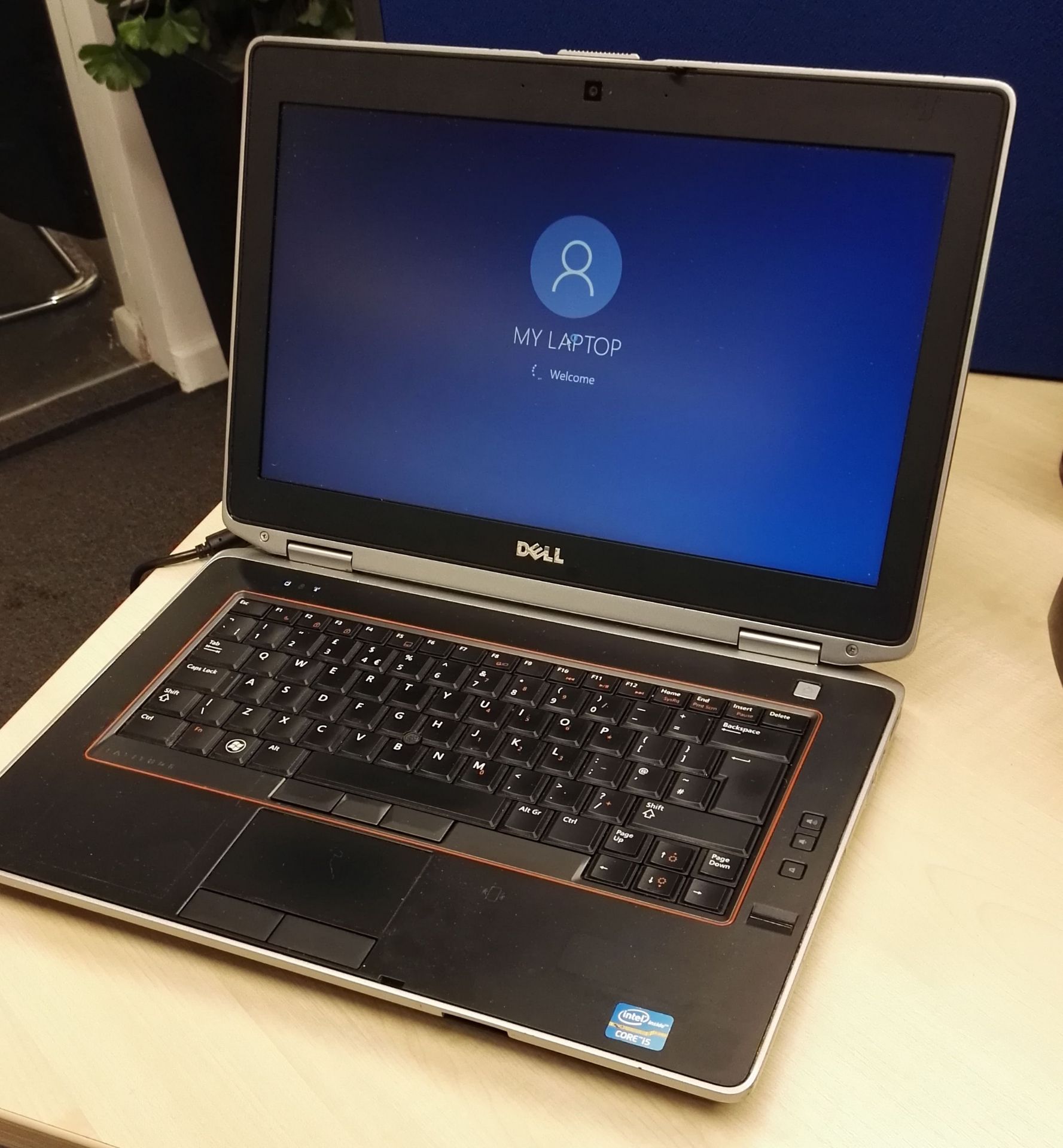 1 x Dell E6420 Latitude Laptop Computer - Features 6gb RAM, 320gb Hard Drive, Intel i5 2.5GHz