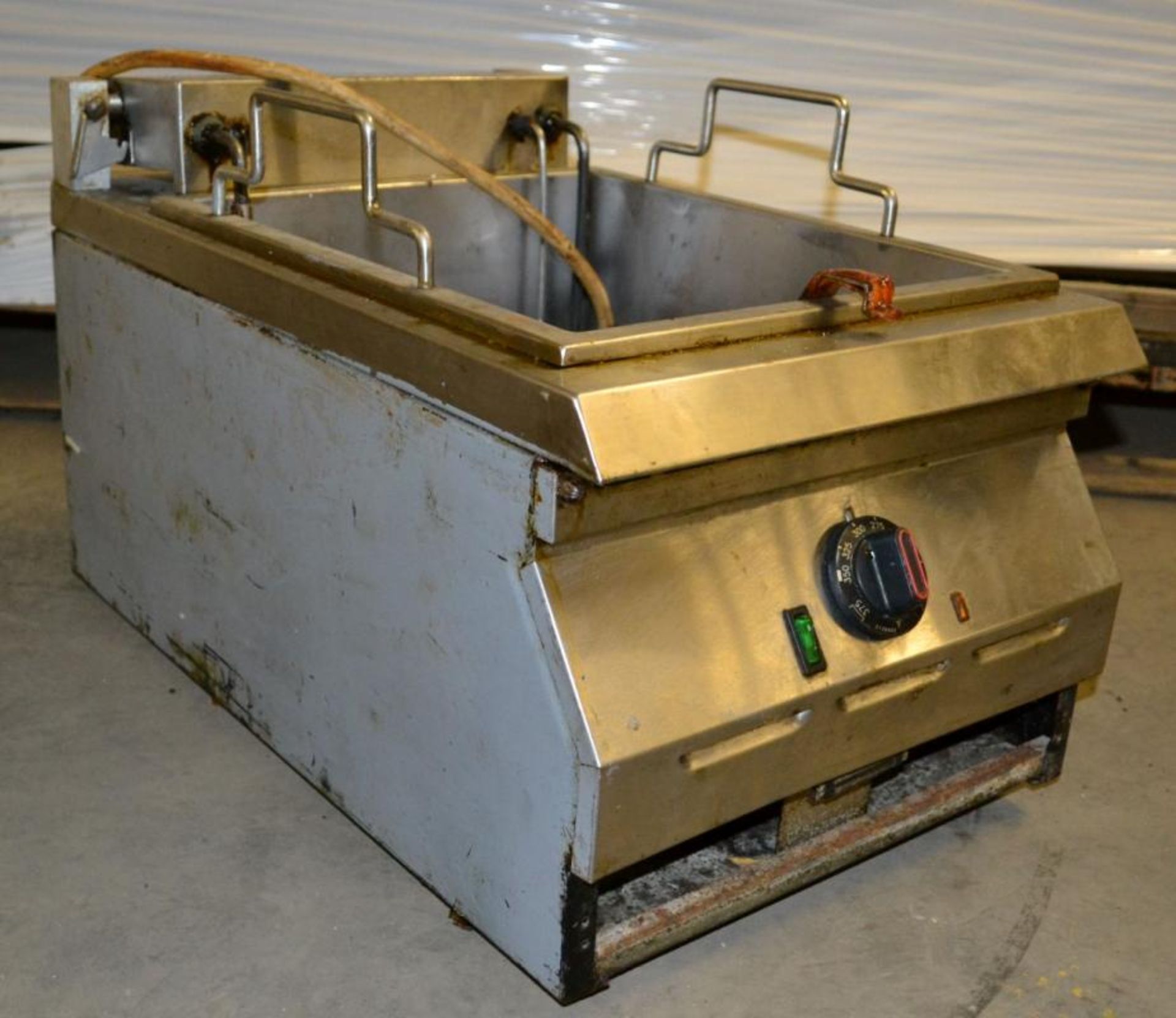 1 x Commercial Single Tank CounterTop Fryer - Recently Taken From A Working Commercial Environment - - Image 2 of 7