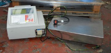 1 x Avery Berkel M601 Scales - CL185 - Ref: DSY0194 - Location: Stoke-on-Trent ST3