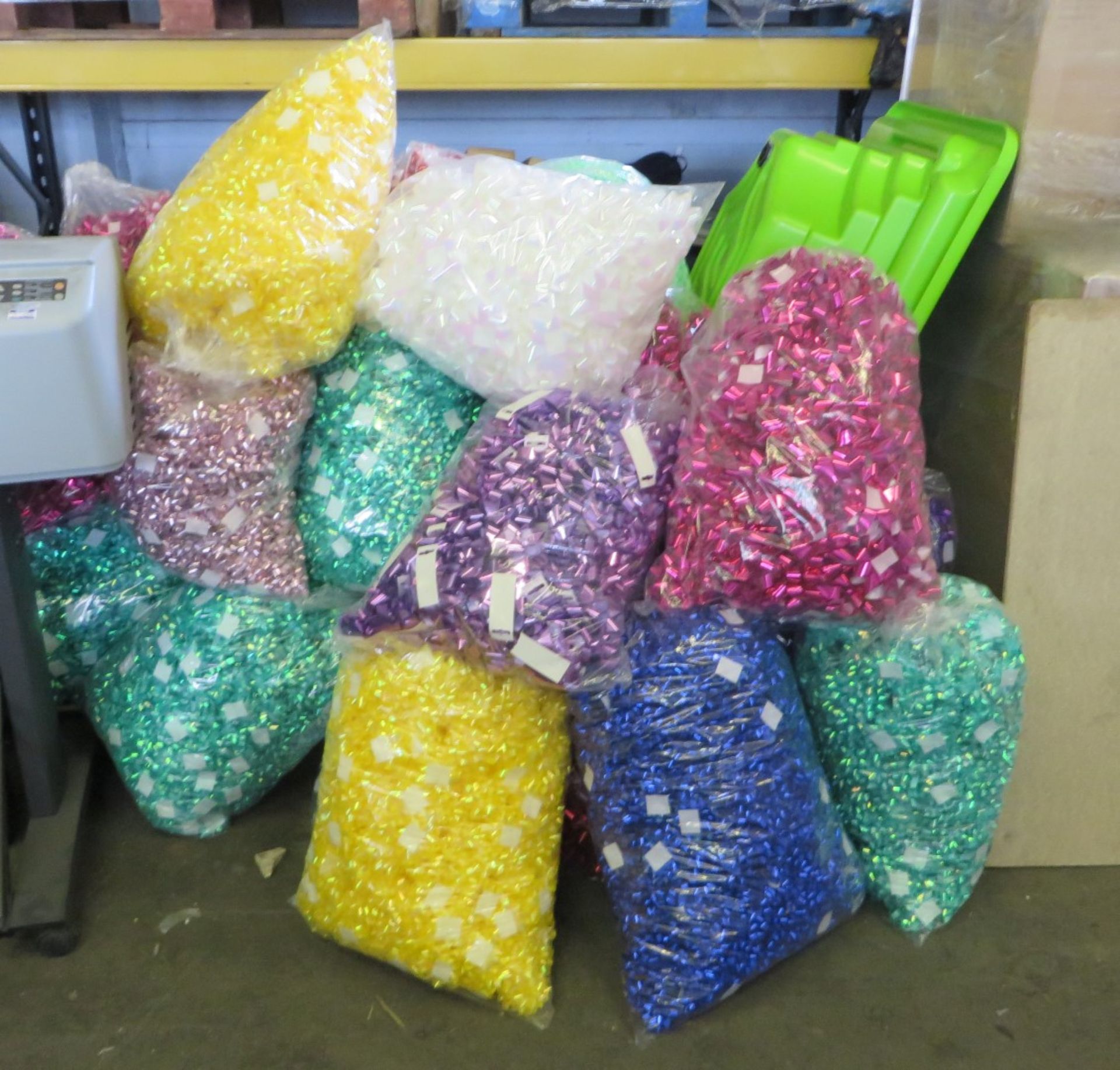 5 x Random Colour Large Bags of New Self-Adhesive Present Bows - CL185 - Ref: DSYBOWS - Location: St