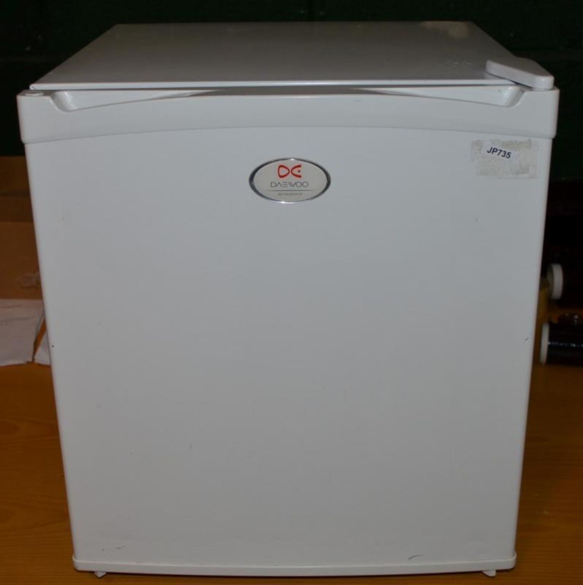 1 x Daewoo Compact Desktop Refridgerator - Model FR-061 - CL400 - Ref JP735 - Location: Altrincham W - Image 5 of 5