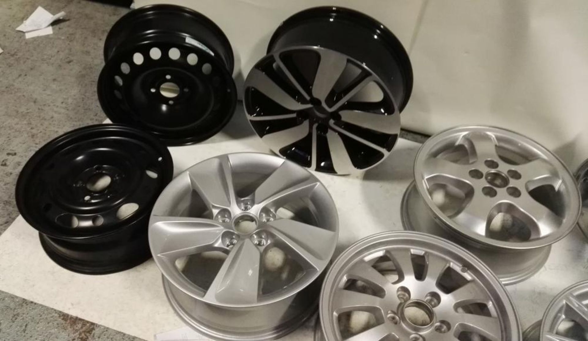 8 x Assorted Alloy Wheels - 15" to 17" - Saab, Opel, Vauxhall, Renault, BBS - CL084 - Location: Altr - Image 2 of 9