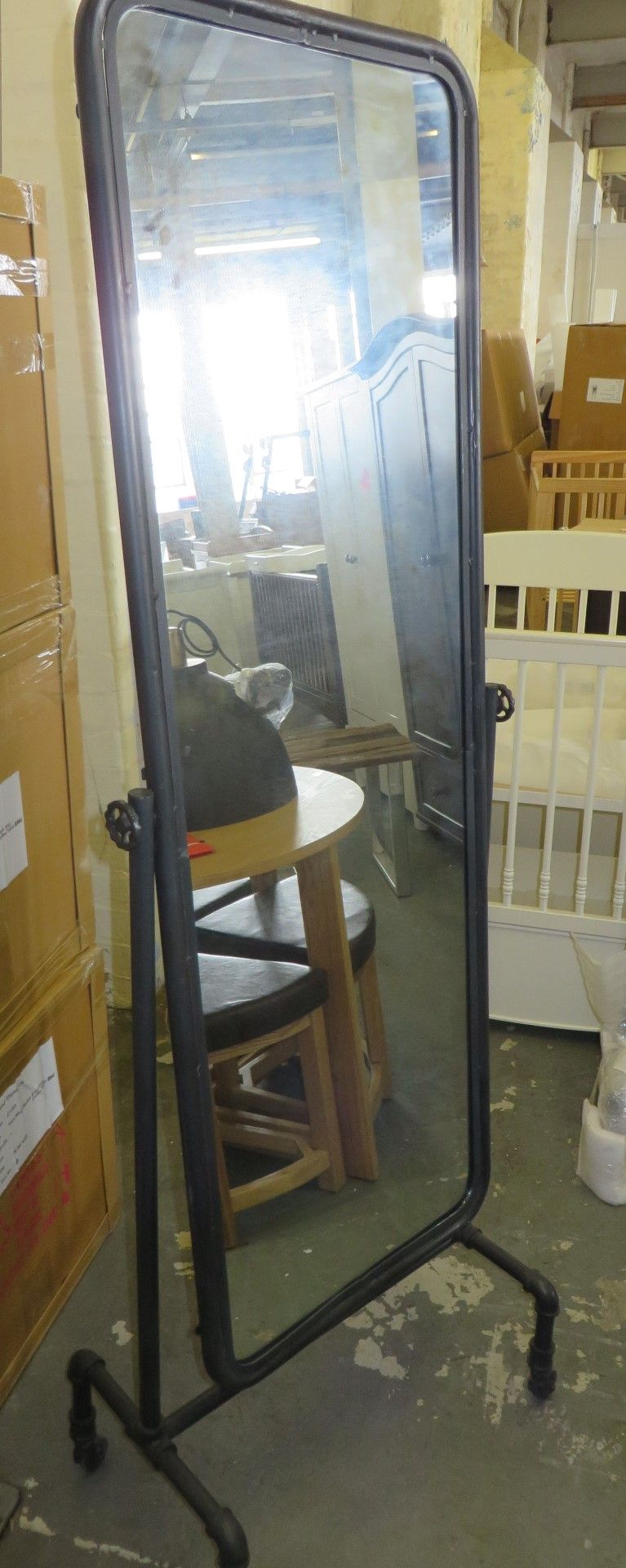 1 x Atkin and Thyme Industrial Floor Mirror on Casters - New/Boxed - CL185 - Ref: DSYATM - Location: - Image 4 of 8