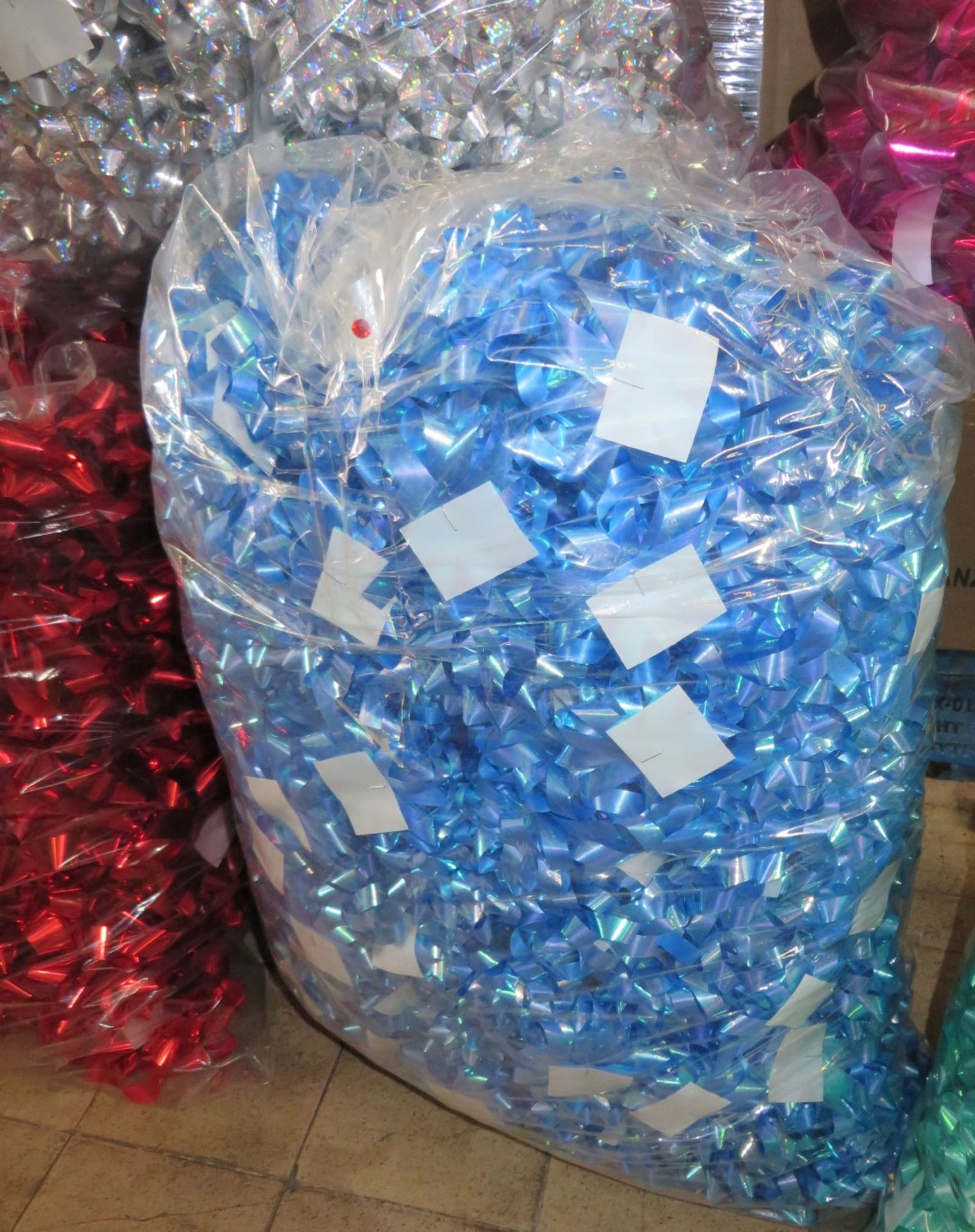 5 x Large Bags of New Self-Adhesive Present Bows - CL185 - Ref: DSY0253 - Location: Stoke-on-Trent S - Image 5 of 9