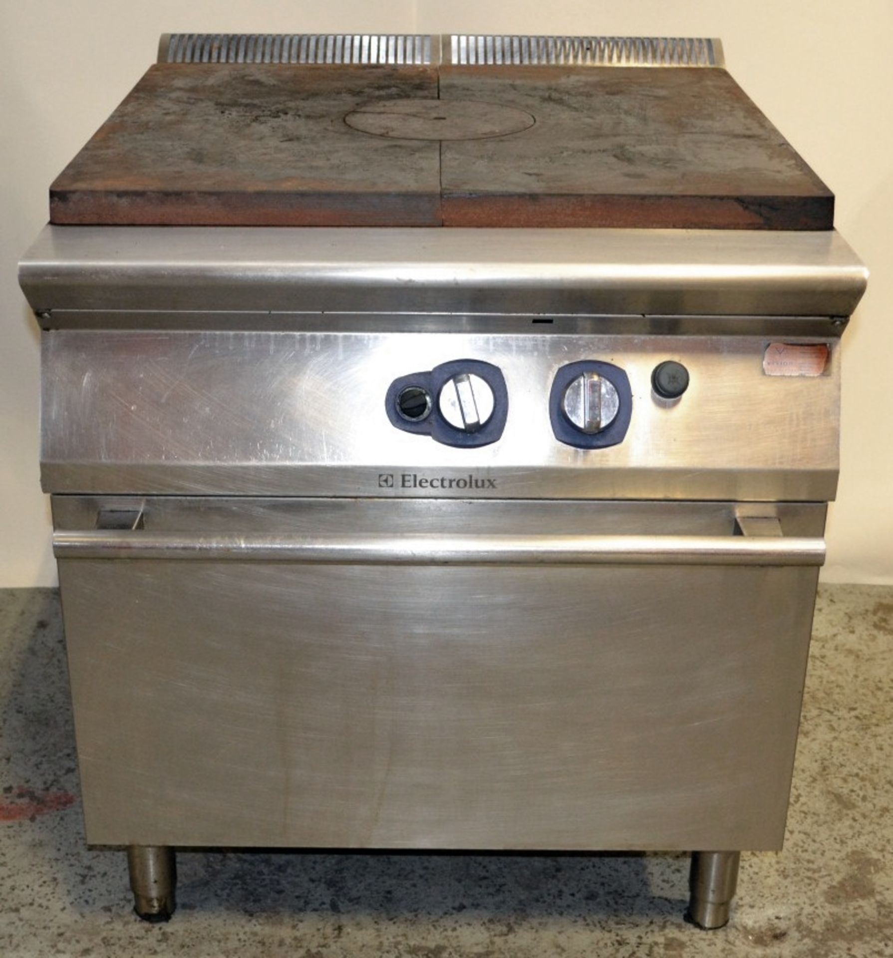 1 x Electrolux Commercial Stainless Steel Solid Top Oven With a Durable Cast-iron Cooking