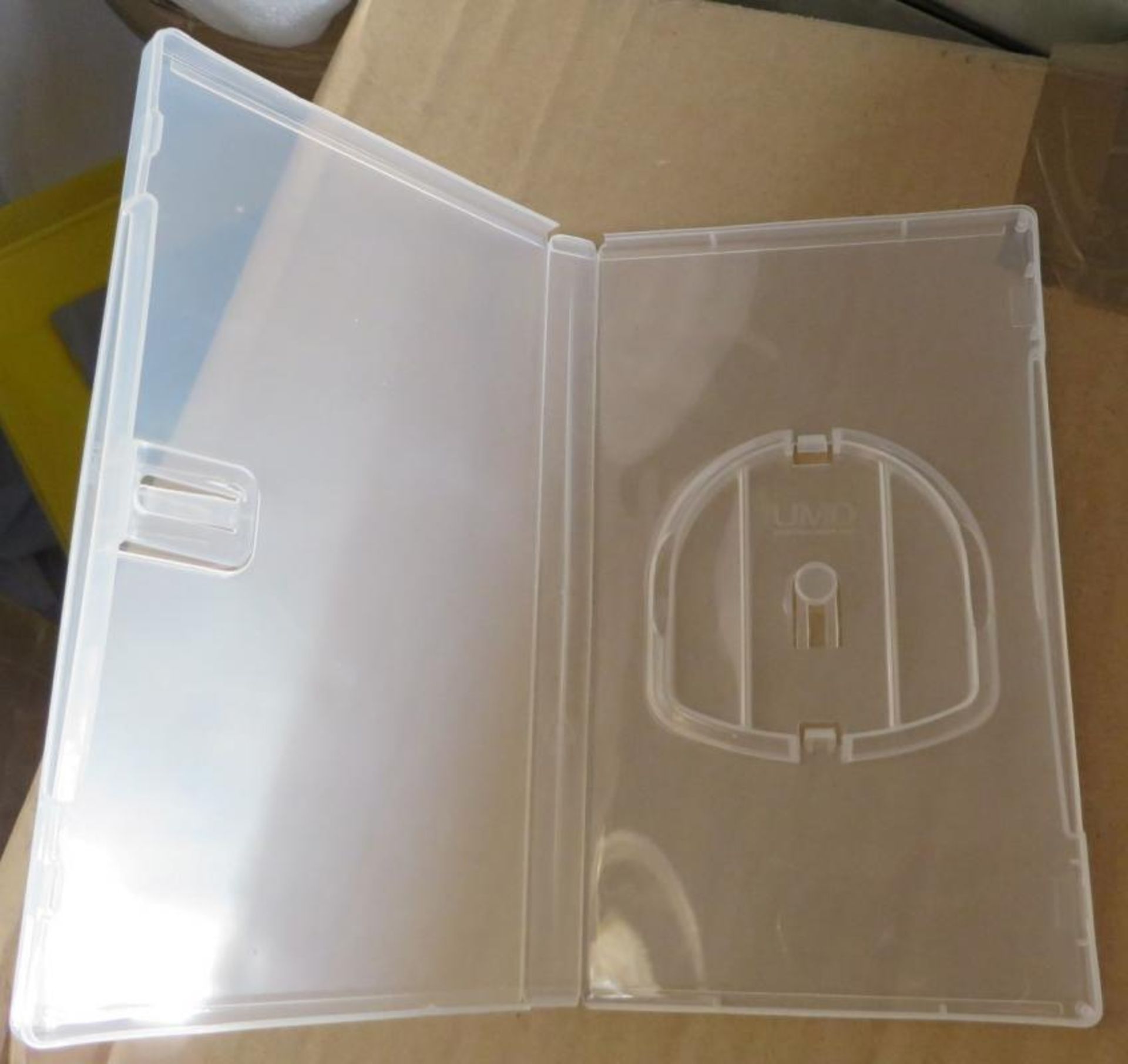 100 x UMD PSP Clear Cases - Ref: DRT0230 - CL185 - Location: Stoke-on-Trent ST3Items located in - Image 5 of 6