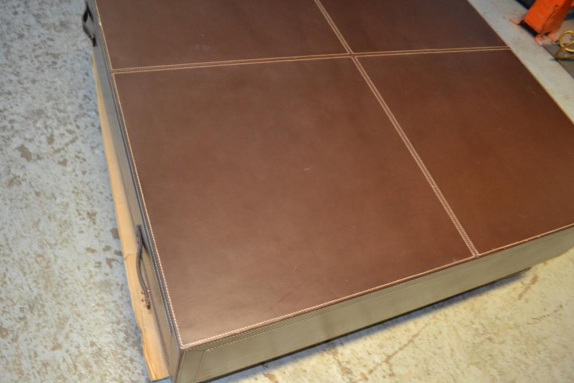 1 x Large Brown Leather Clad Coffee Table With 2-Drawer Storage - Dimensions: 120 x 120 x H31cm - - Image 3 of 11