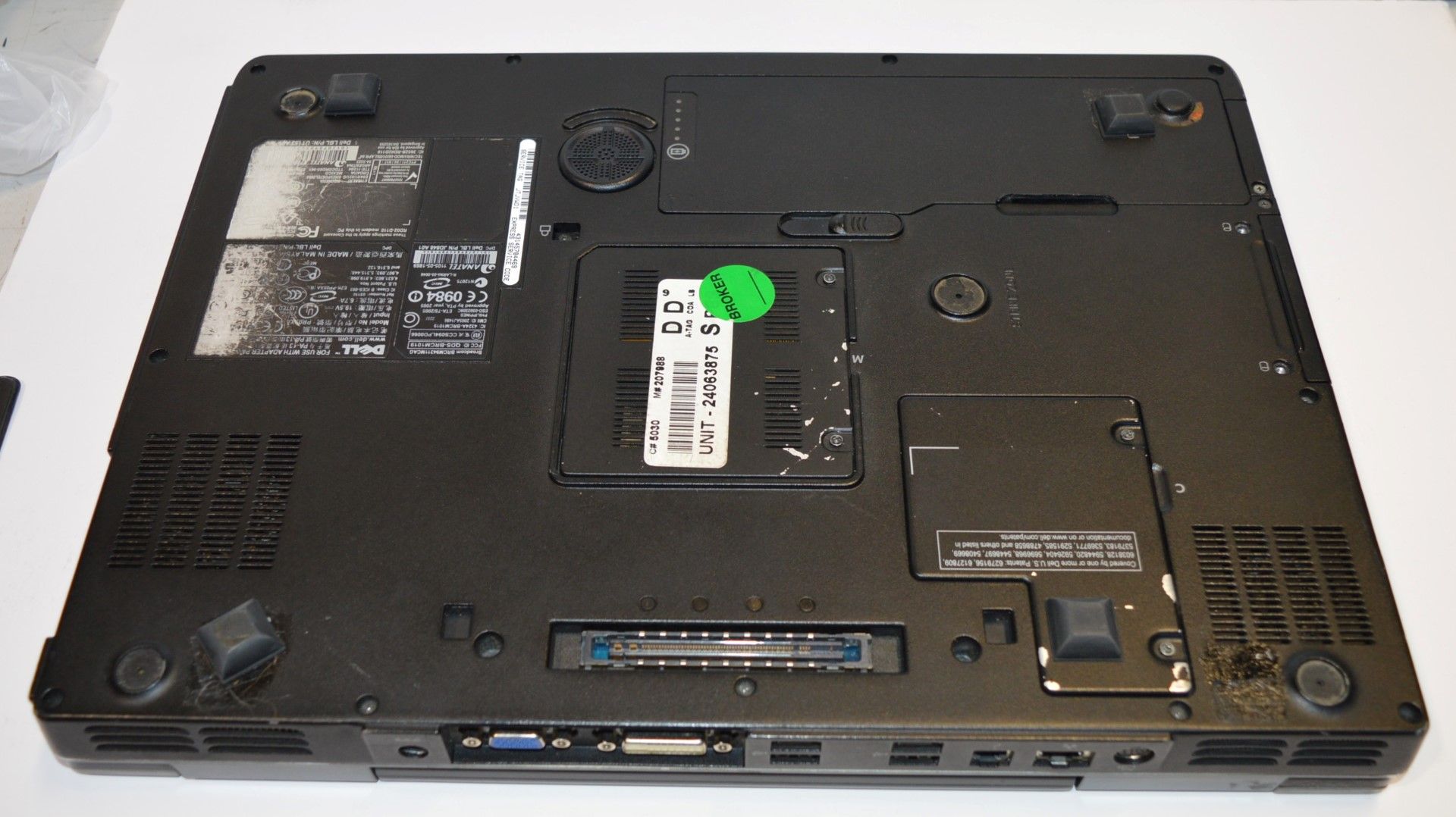 1 x Dell M90 17 Inch Laptop Computer - Features an Intel Core 2 Duo 2.16ghz Processor, 160gb Hard - Image 10 of 12