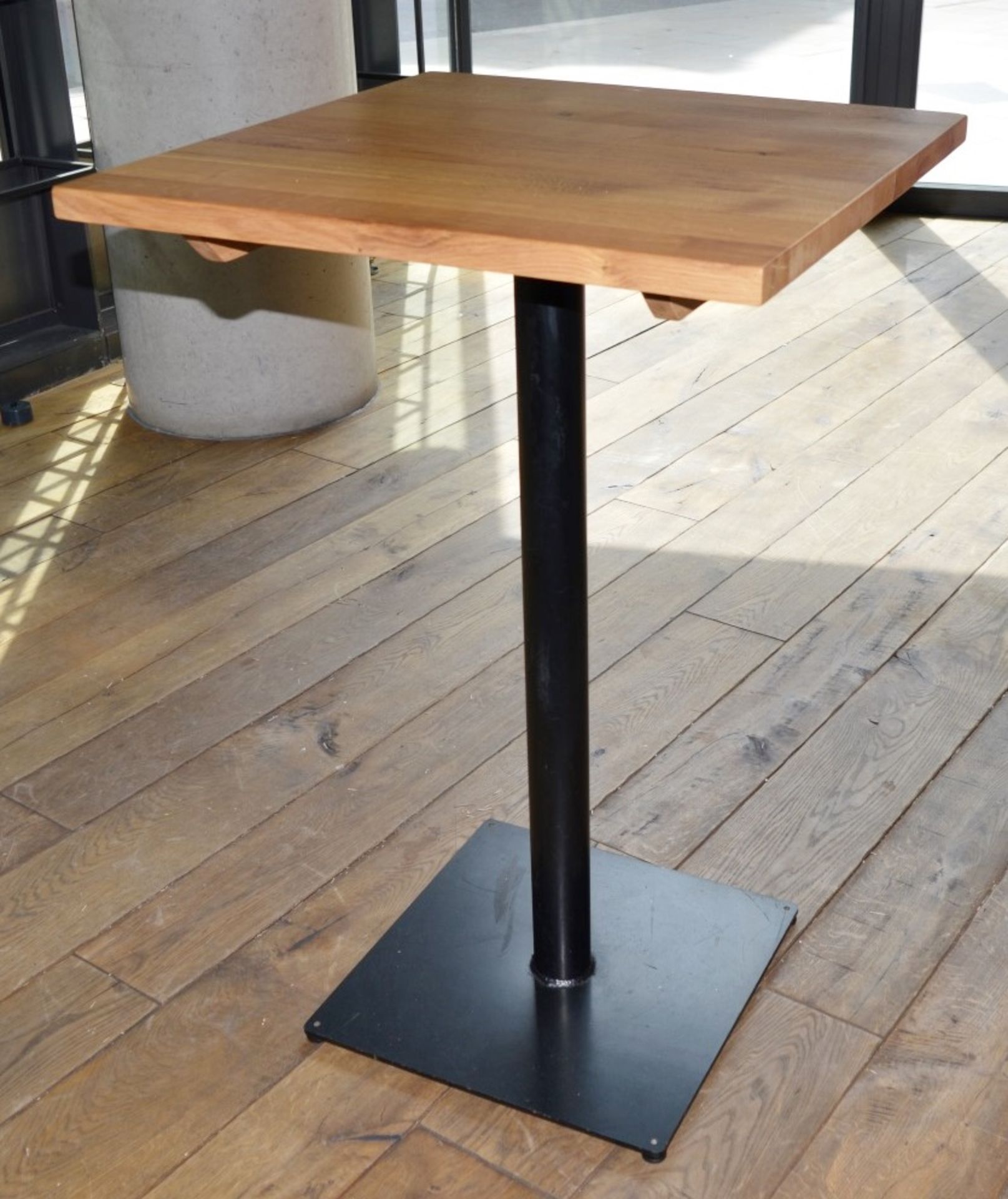 1 x Rustic Knotty Oak Poser Table - Suitable For Pubs & Restaurants - Substantial Base With Solid - Image 4 of 4