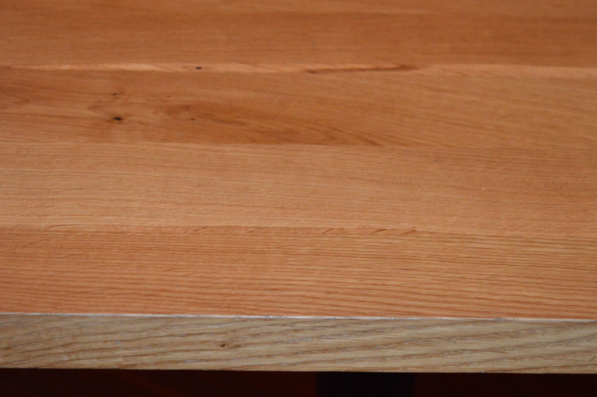 1 x Rustic Knotty Oak Dinner Table - Suitable For Pubs & Restaurants - Substantial Base With Solid - Image 6 of 7