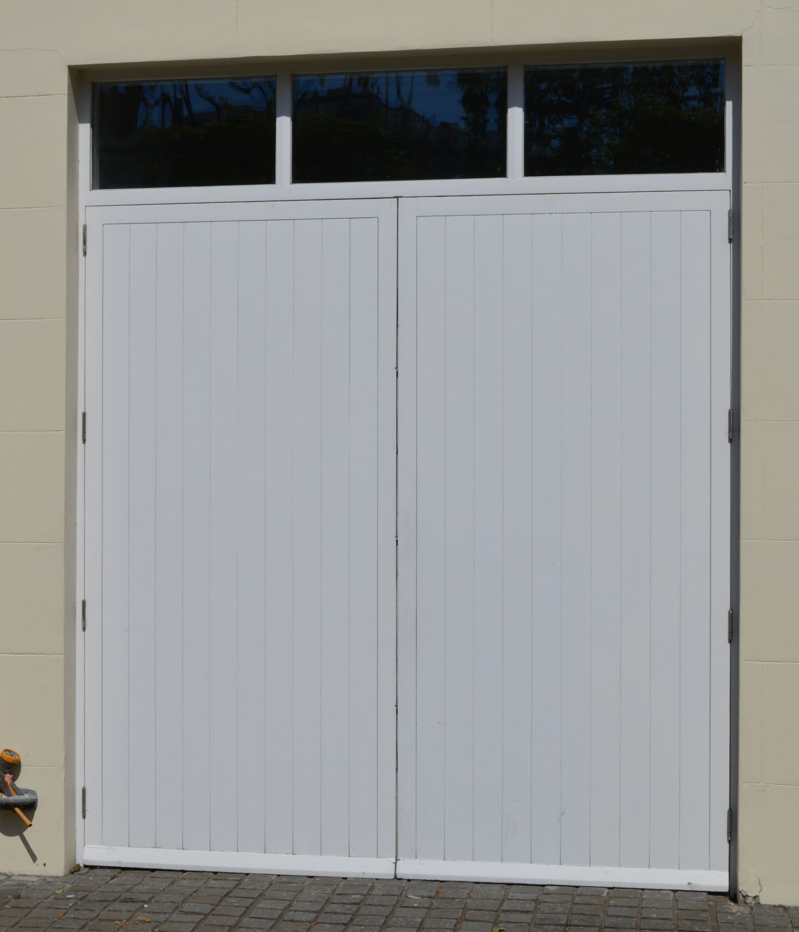 1 x Set of Wooden Garage Doors With Windowed Frame - Ref 117 - Includes Door Lock and Hinges - - Image 3 of 10
