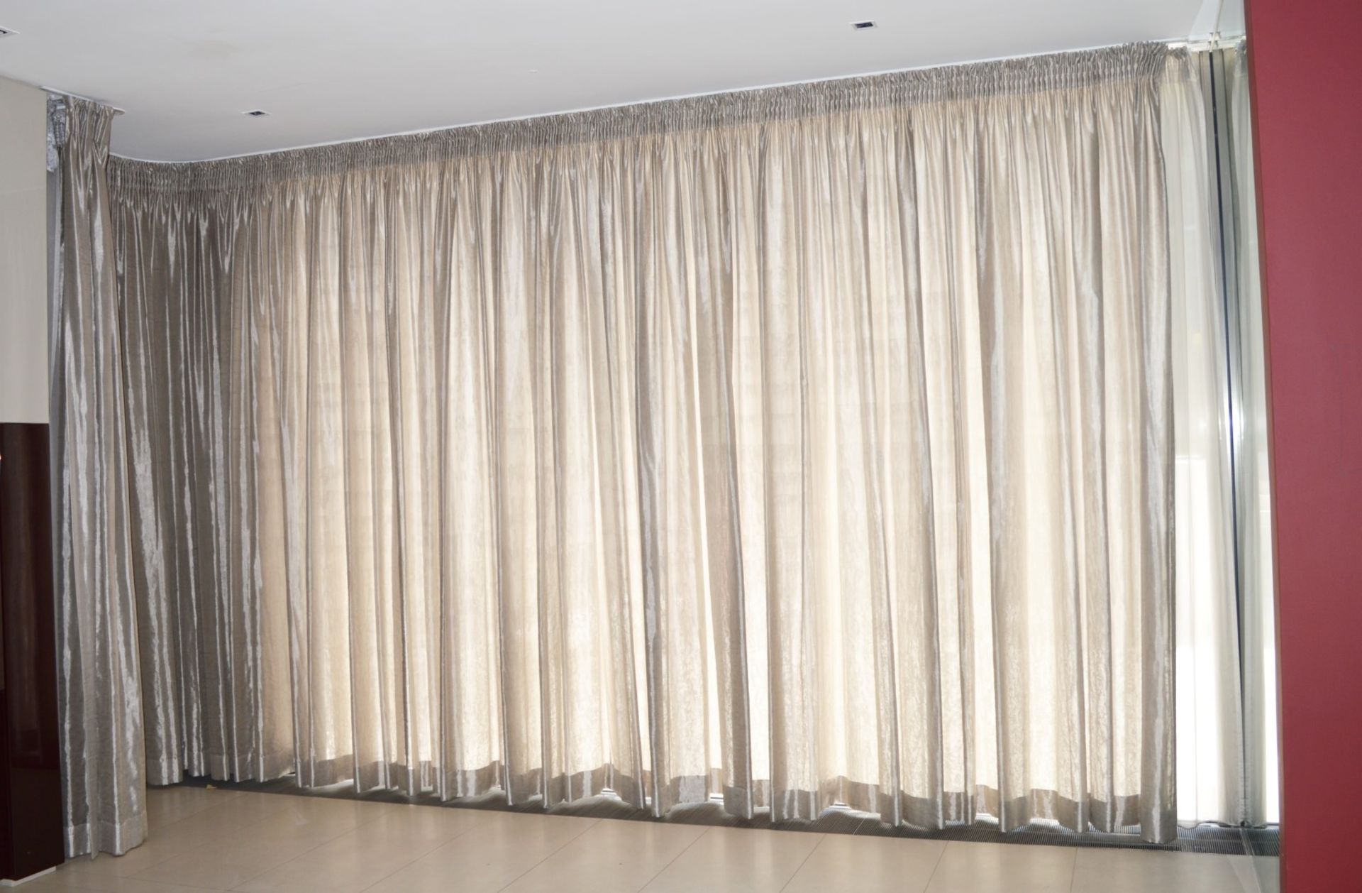 1 x Set of Curtains With Electric Motor - Ref 73 - Approx Length 800cm x Drop 307 cms - CL230 -