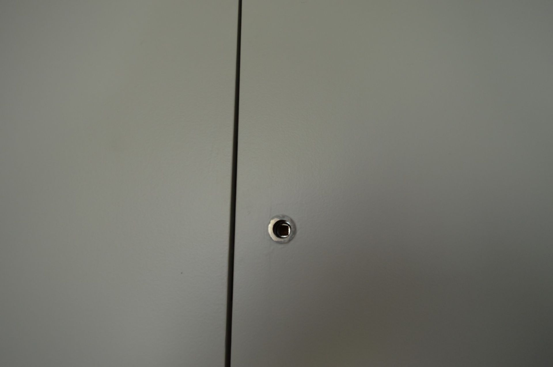 2 x Internal Cupboard Doors - Each Door Measures H102 x W196.5 x D6cm - Ref 25 - CL230 - Location: - Image 9 of 10