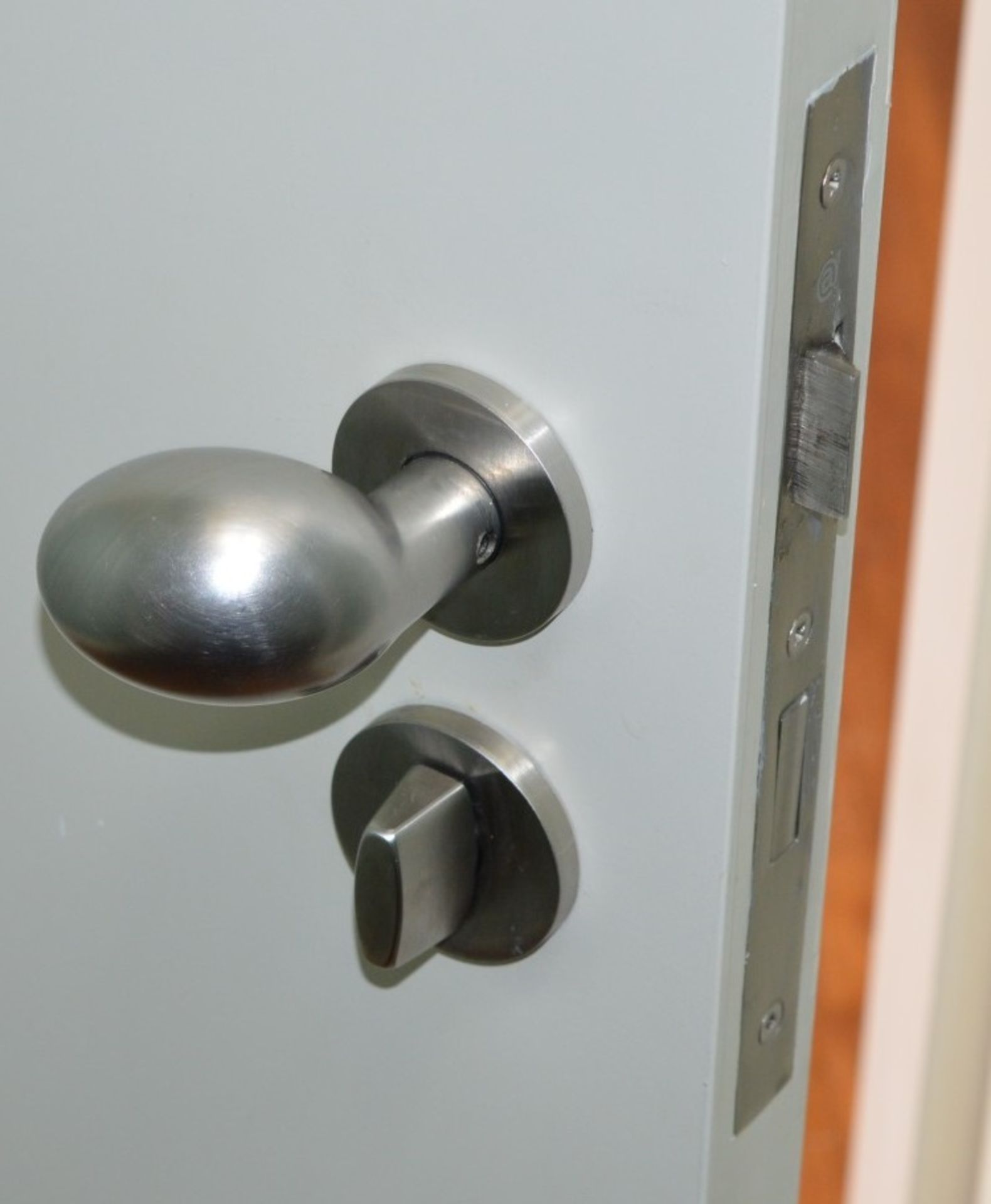 1 x Fire Resistant Internal Door - Fitted With Stylish Chrome Door Knobs, Triple Hinges and - Image 4 of 5