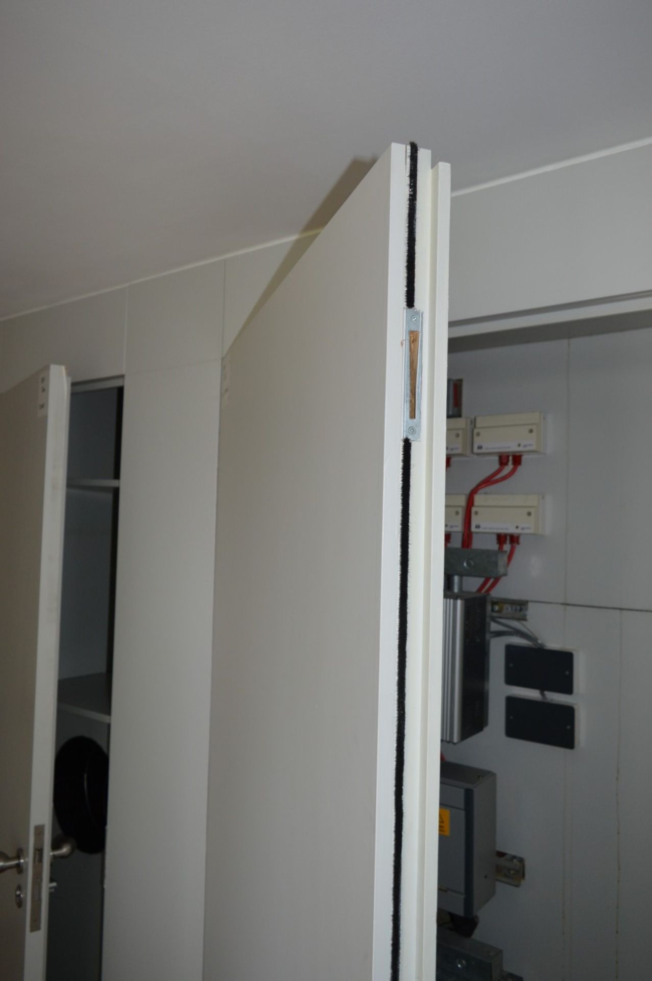 2 x Internal Cupboard Doors - Each Door Measures H102 x W196.5 x D6cm - Ref 25 - CL230 - Location: - Image 3 of 10
