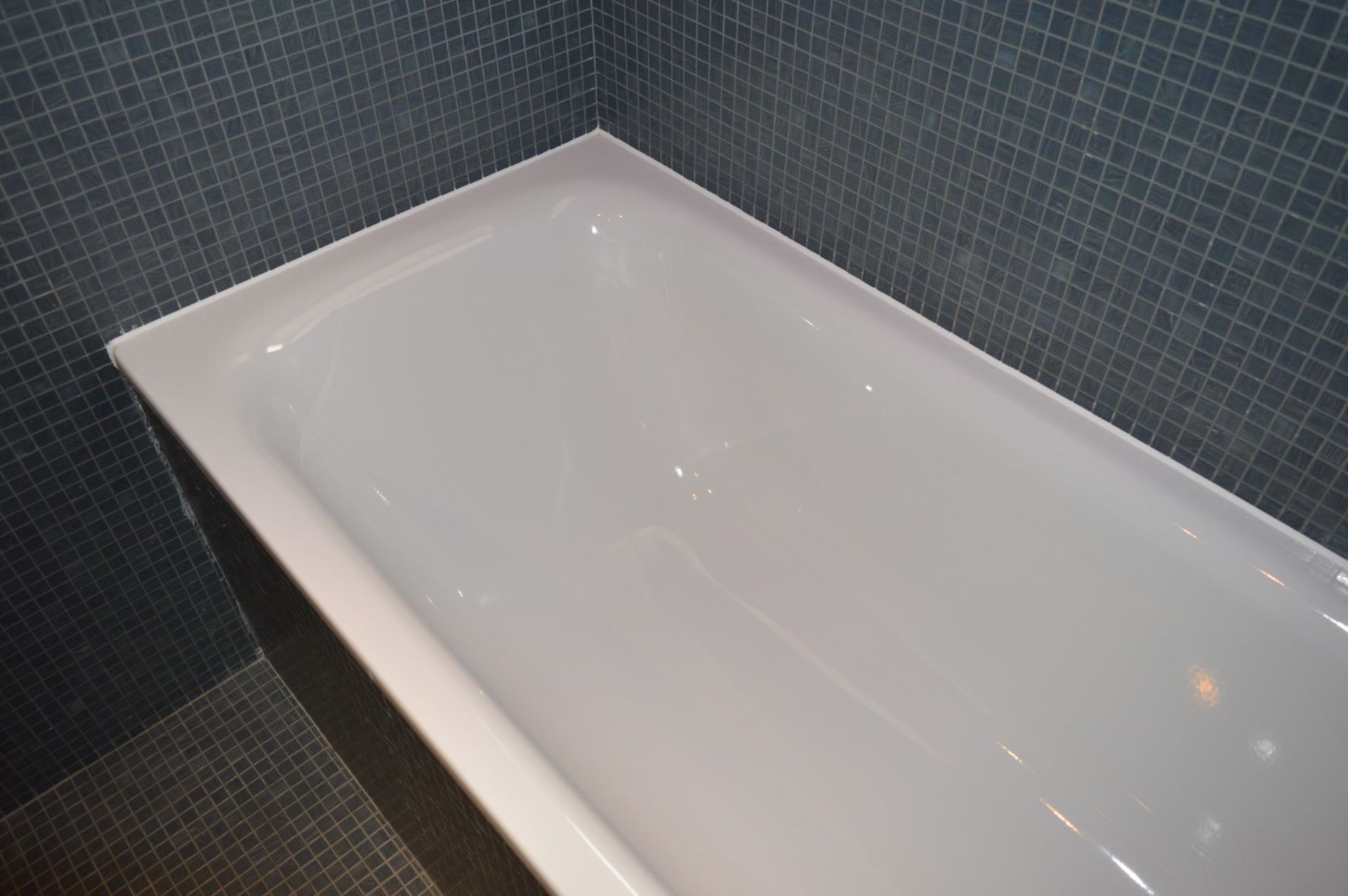 1 x Bathroom Suite Including Vanity Unit With Inset Basin, Dorn Bracht Mixer Tap, Duravit Wall - Image 4 of 17