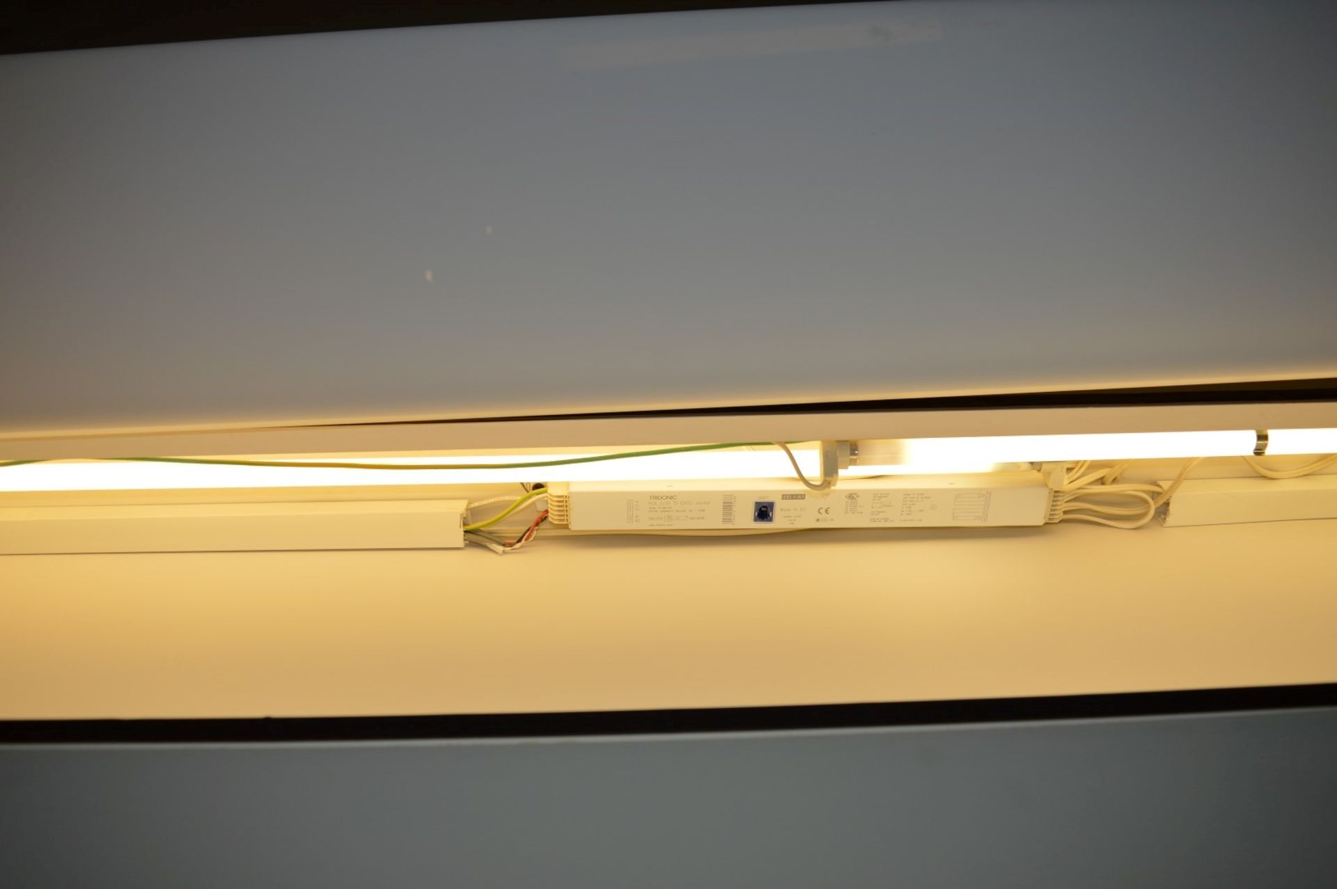 17 x Recessed Wall Light Fittings - Includes 34 x Tridonic Ballasts, Approx 68 x Tube Lights and - Image 5 of 15
